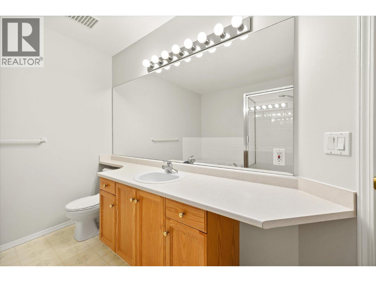 Picture for Unit #12, 680 Valley  Road https://www.cirrealty.ca/reb/bc/3/10366753_17.jpg