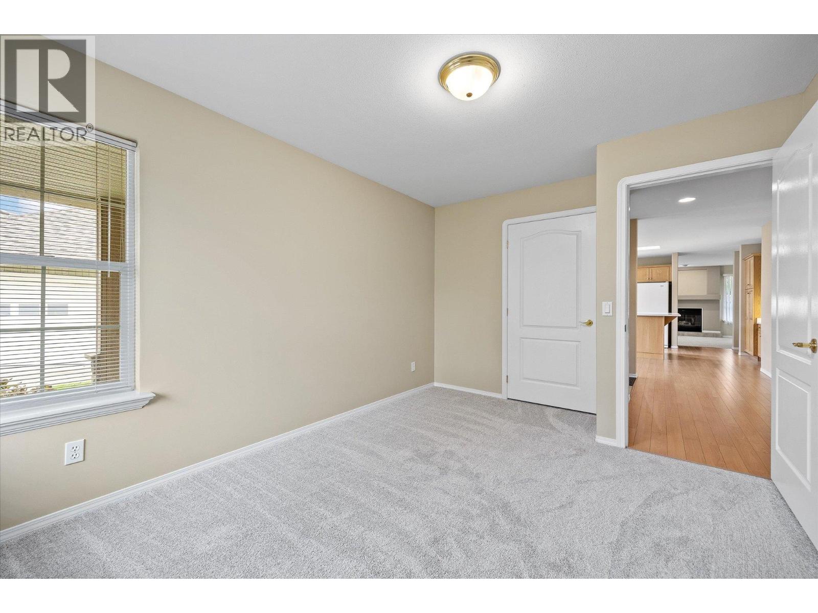 Picture for Unit #12, 680 Valley  Road https://www.cirrealty.ca/reb/bc/3/10366753_21.jpg