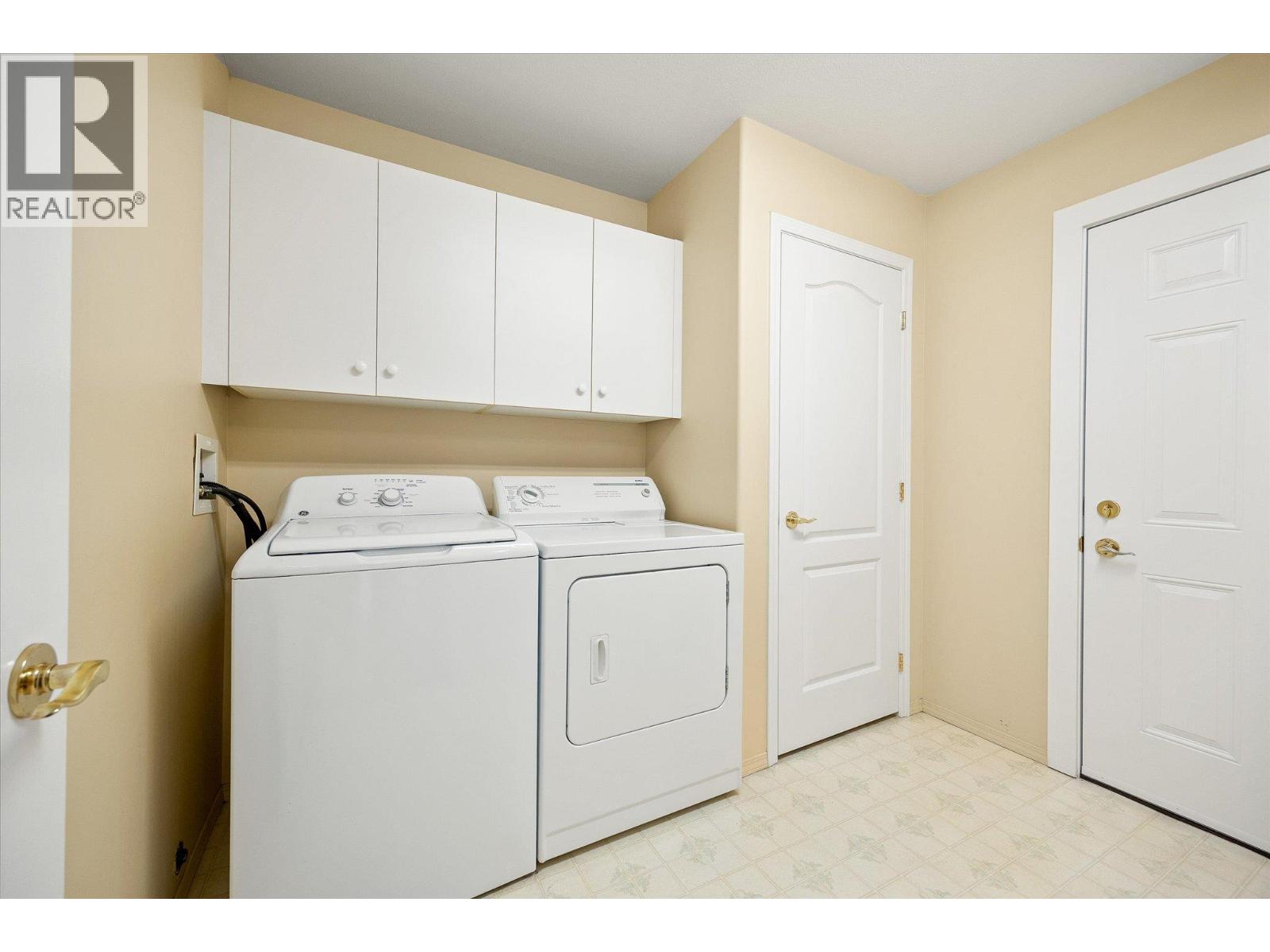 Picture for Unit #12, 680 Valley  Road https://www.cirrealty.ca/reb/bc/3/10366753_23.jpg