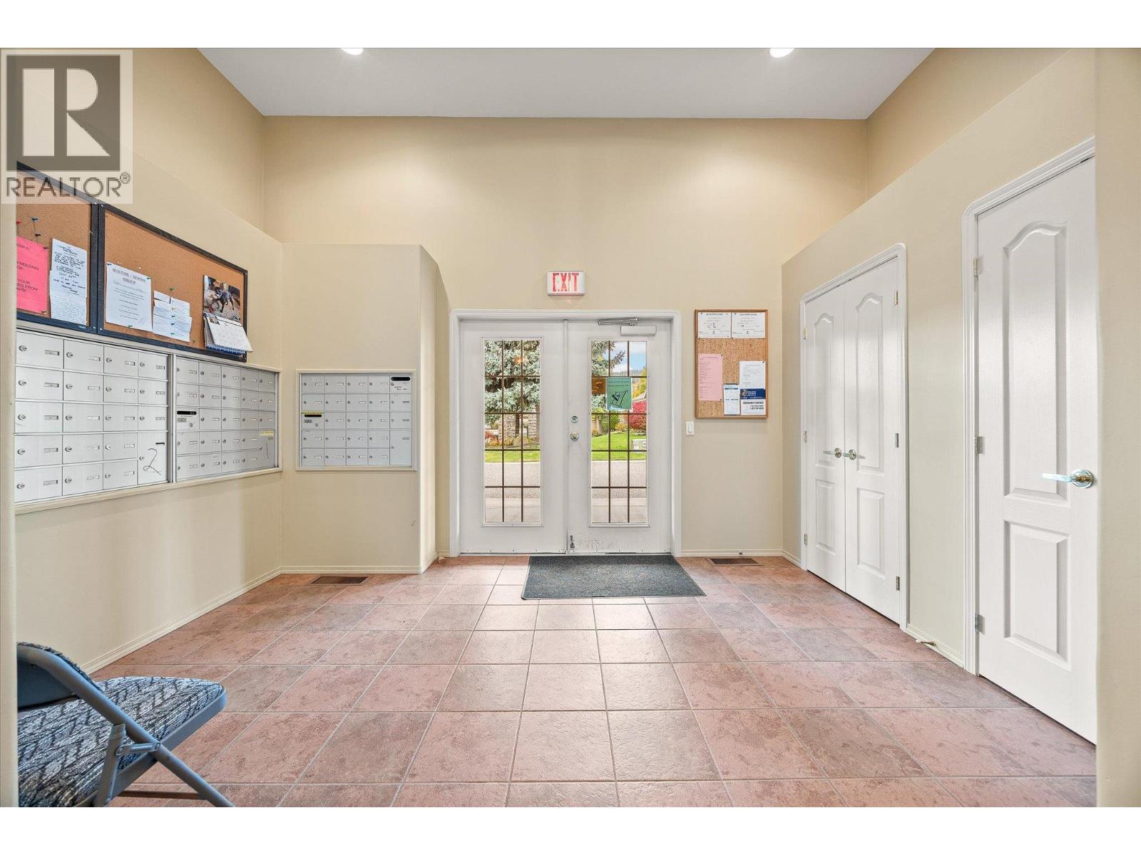 Picture for Unit #12, 680 Valley  Road https://www.cirrealty.ca/reb/bc/3/10366753_32.jpg