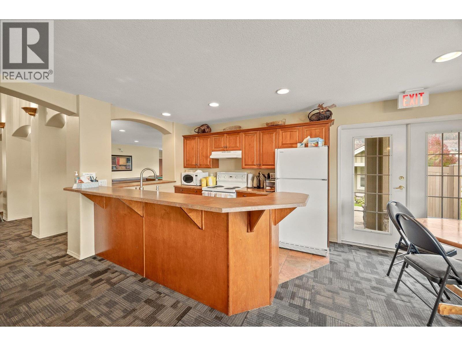 Picture for Unit #12, 680 Valley  Road https://www.cirrealty.ca/reb/bc/3/10366753_33.jpg