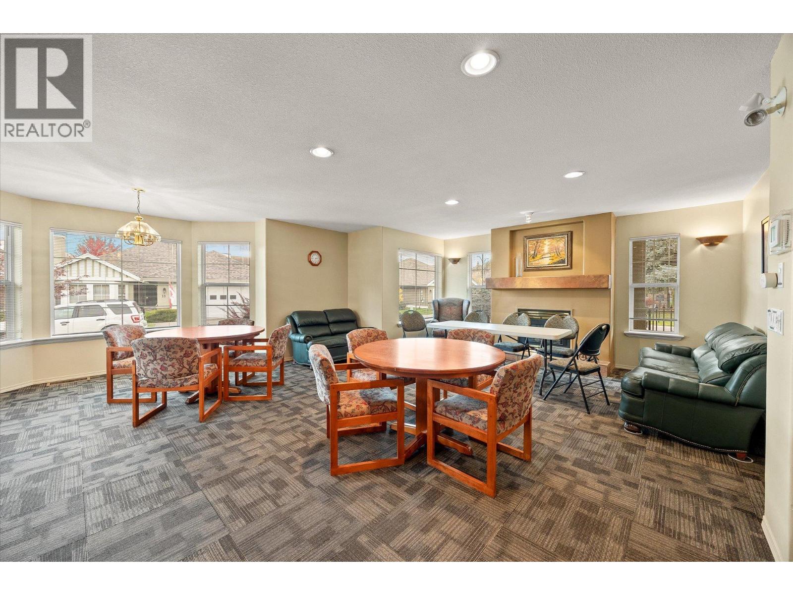 Picture for Unit #12, 680 Valley  Road https://www.cirrealty.ca/reb/bc/3/10366753_34.jpg