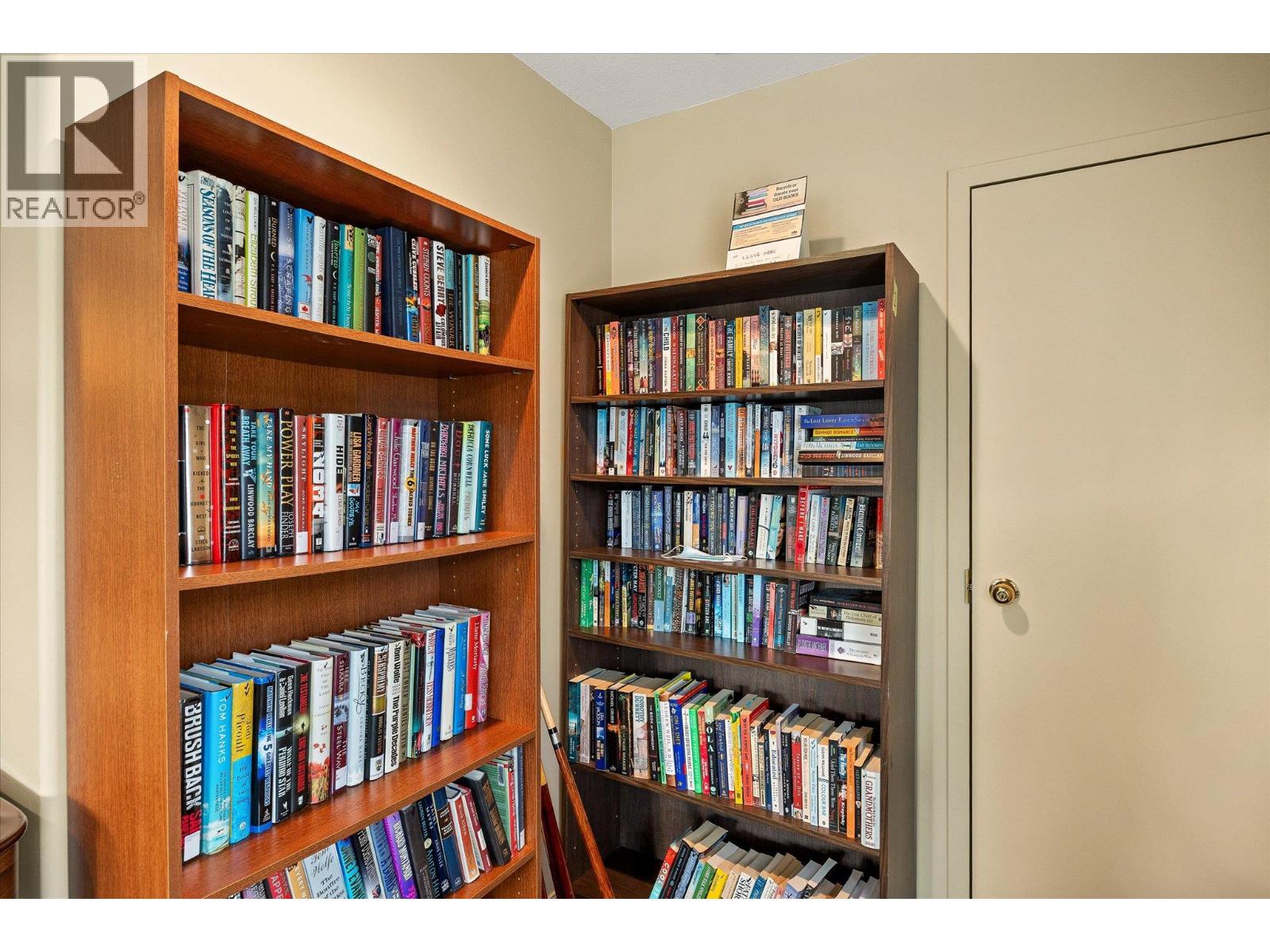 Picture for Unit #12, 680 Valley  Road https://www.cirrealty.ca/reb/bc/3/10366753_39.jpg