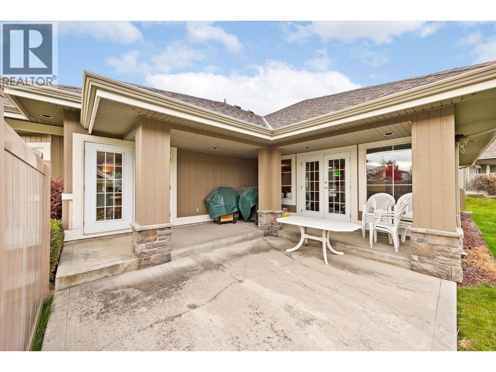 Picture for Unit #12, 680 Valley  Road https://www.cirrealty.ca/reb/bc/3/10366753_40.jpg