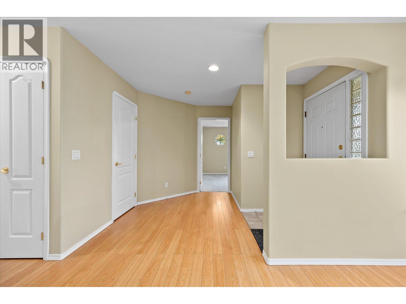 Picture for Unit #12, 680 Valley  Road https://www.cirrealty.ca/reb/bc/3/10366753_9.jpg