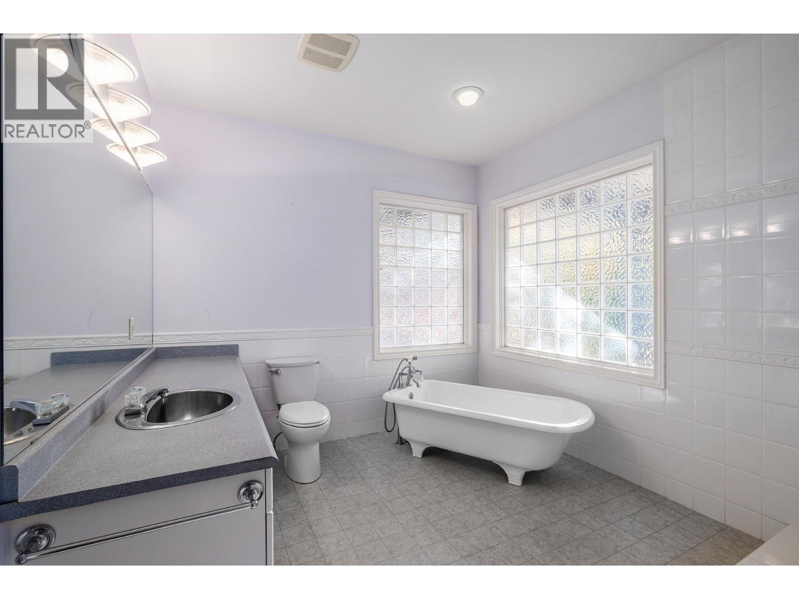 Picture for 4323 Bedford  Lane https://www.cirrealty.ca/reb/bc/3/10366833_12.jpg