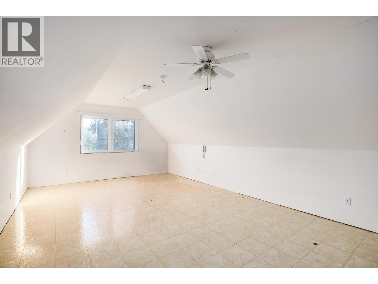 Picture for 4323 Bedford  Lane https://www.cirrealty.ca/reb/bc/3/10366833_21.jpg