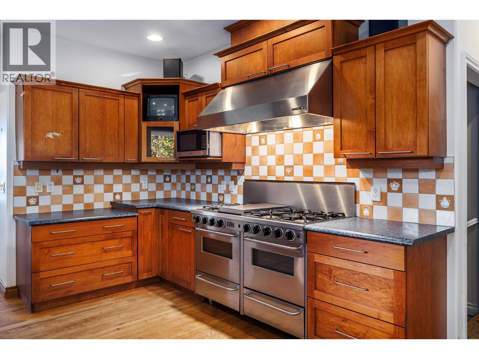 Picture for 4323 Bedford  Lane https://www.cirrealty.ca/reb/bc/3/10366833_8.jpg