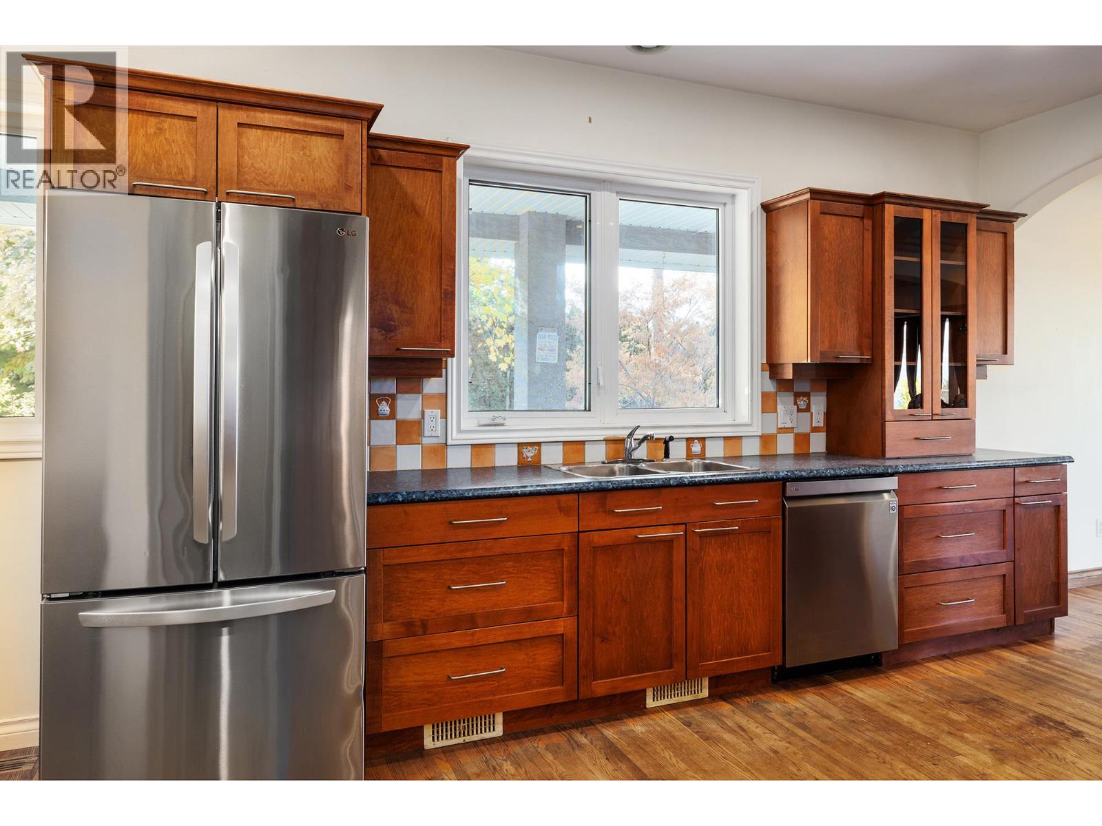 Picture for 4323 Bedford  Lane https://www.cirrealty.ca/reb/bc/3/10366833_9.jpg