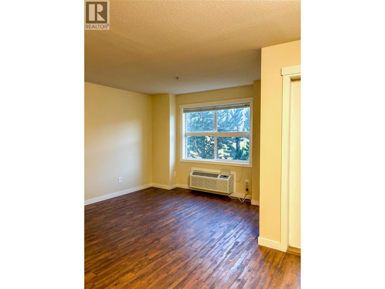 Picture for Unit #106, 1475 Glenmore  RoadN
