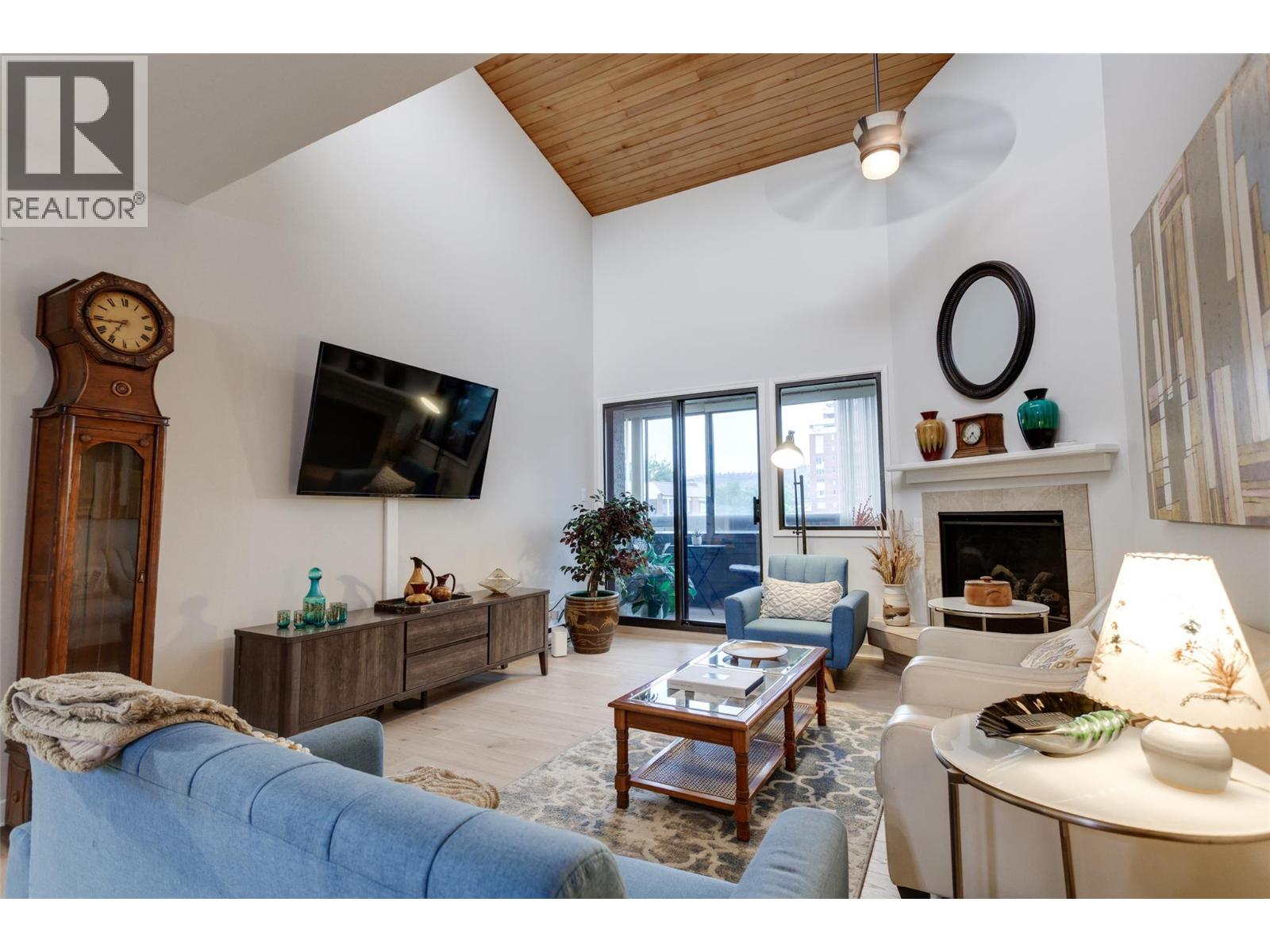 Picture for Unit #305, 1056 Bernard  Avenue