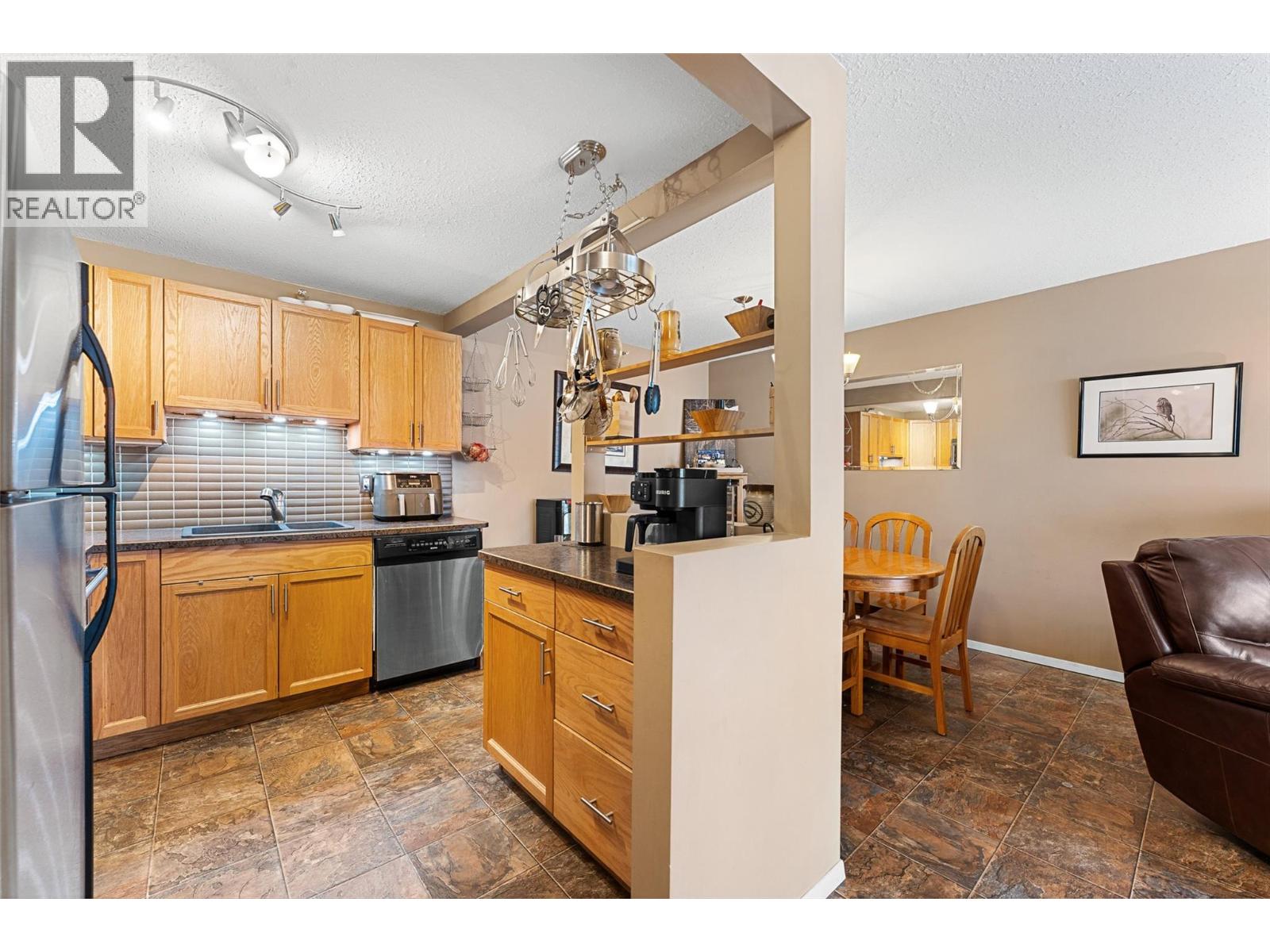 Picture for Unit #205, 284 Yortkon  Avenue