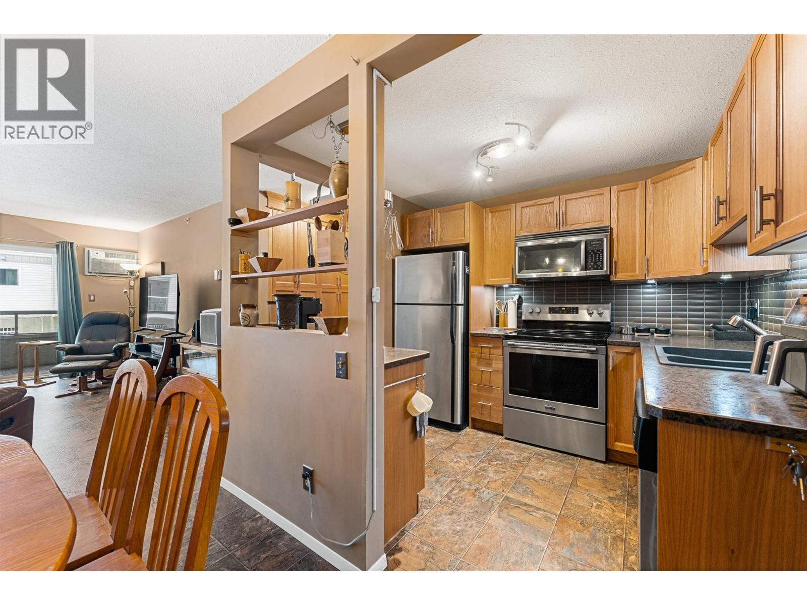 Picture for Unit #205, 284 Yortkon  Avenue