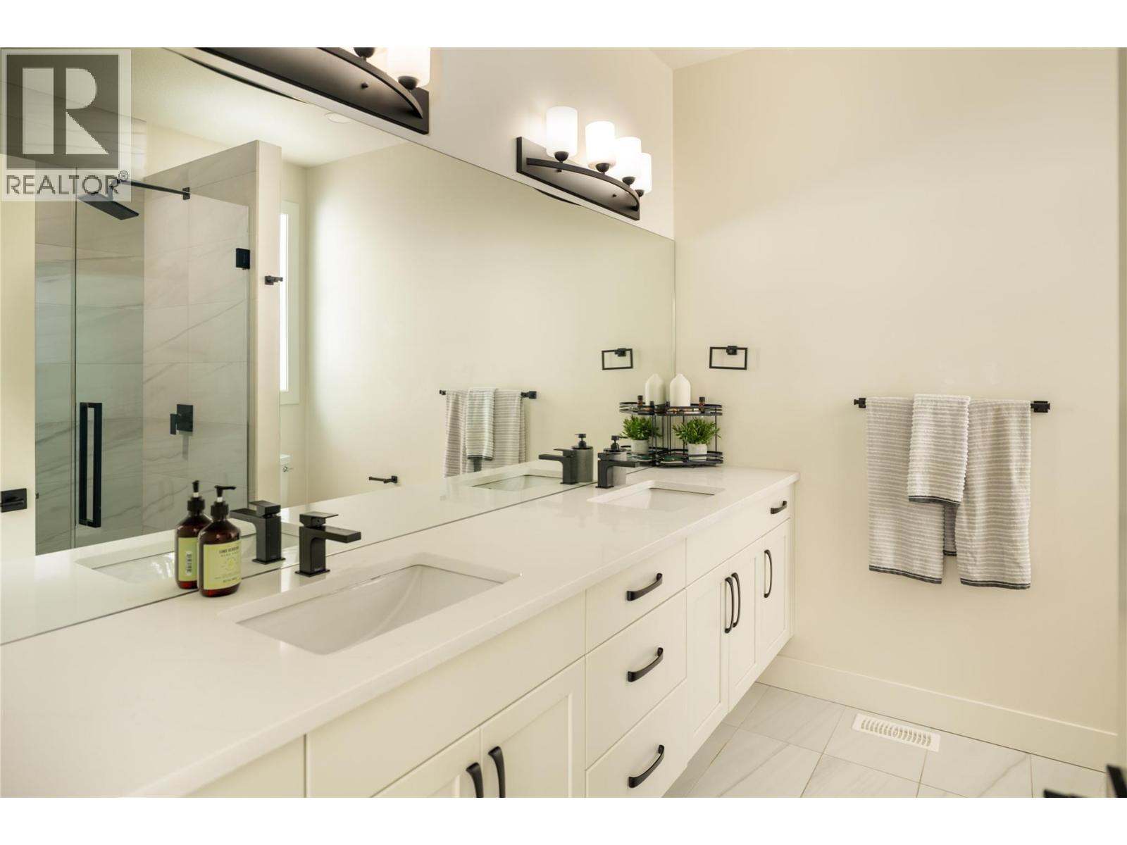 Picture for 2203 LAVETTA  Drive https://www.cirrealty.ca/reb/bc/4/10362474_11.jpg