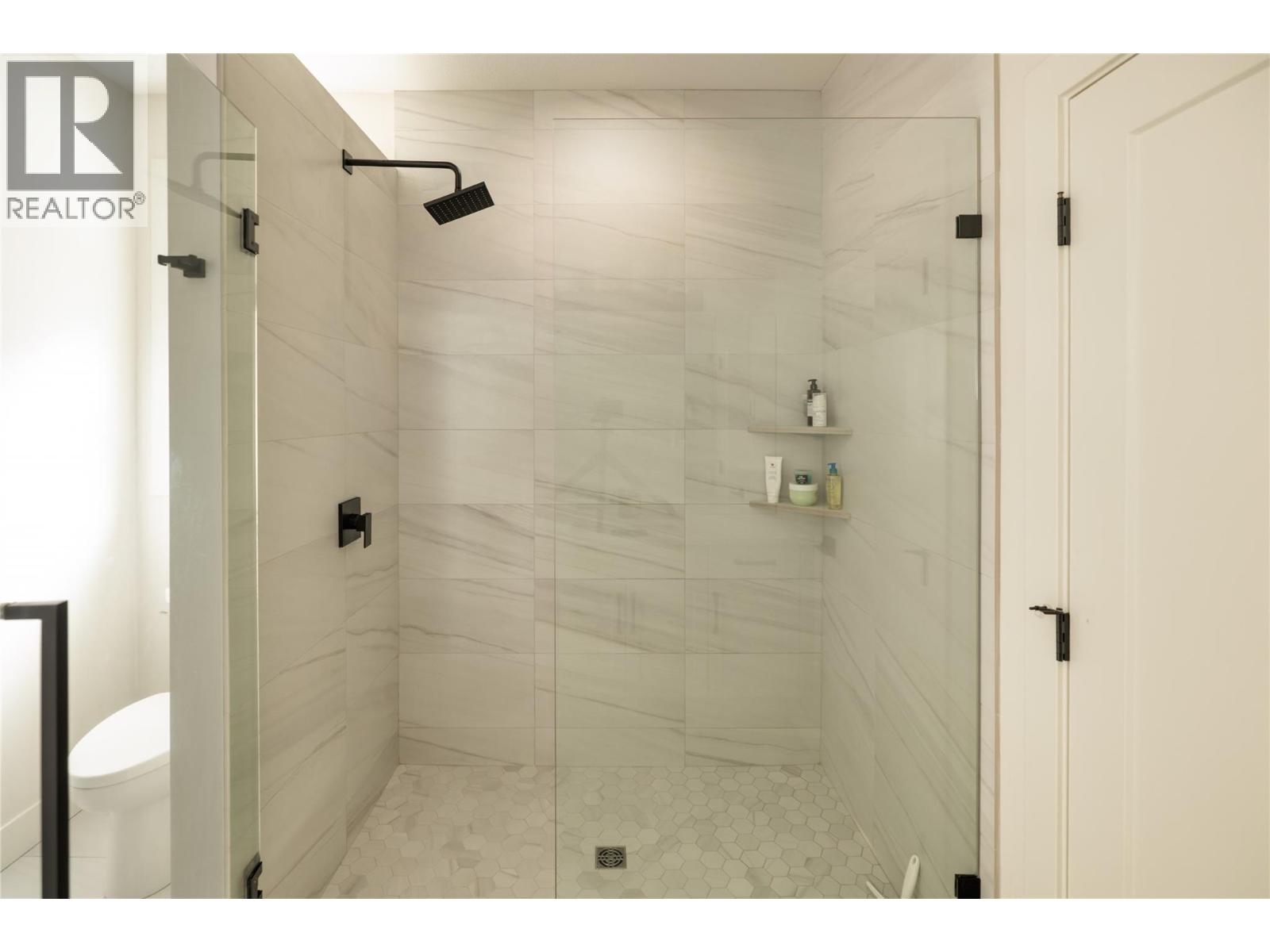 Picture for 2203 LAVETTA  Drive https://www.cirrealty.ca/reb/bc/4/10362474_12.jpg
