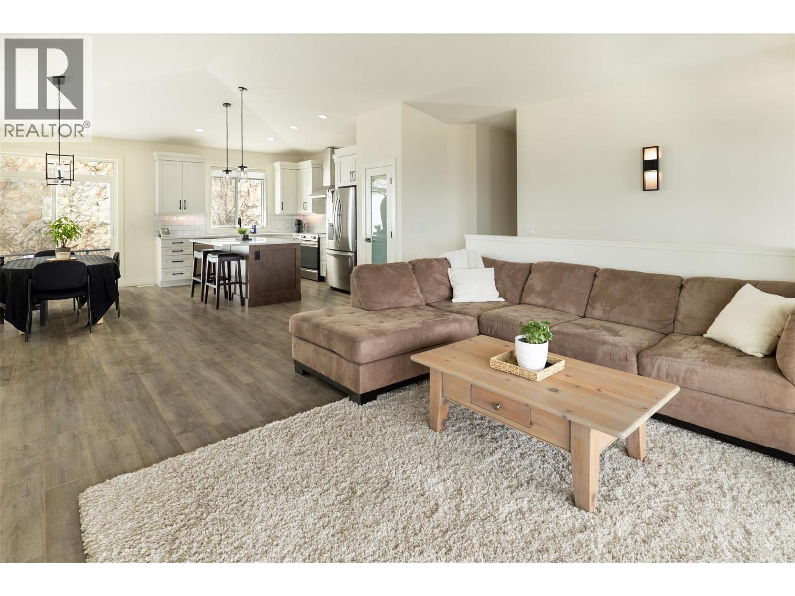 Picture for 2203 LAVETTA  Drive https://www.cirrealty.ca/reb/bc/4/10362474_2.jpg