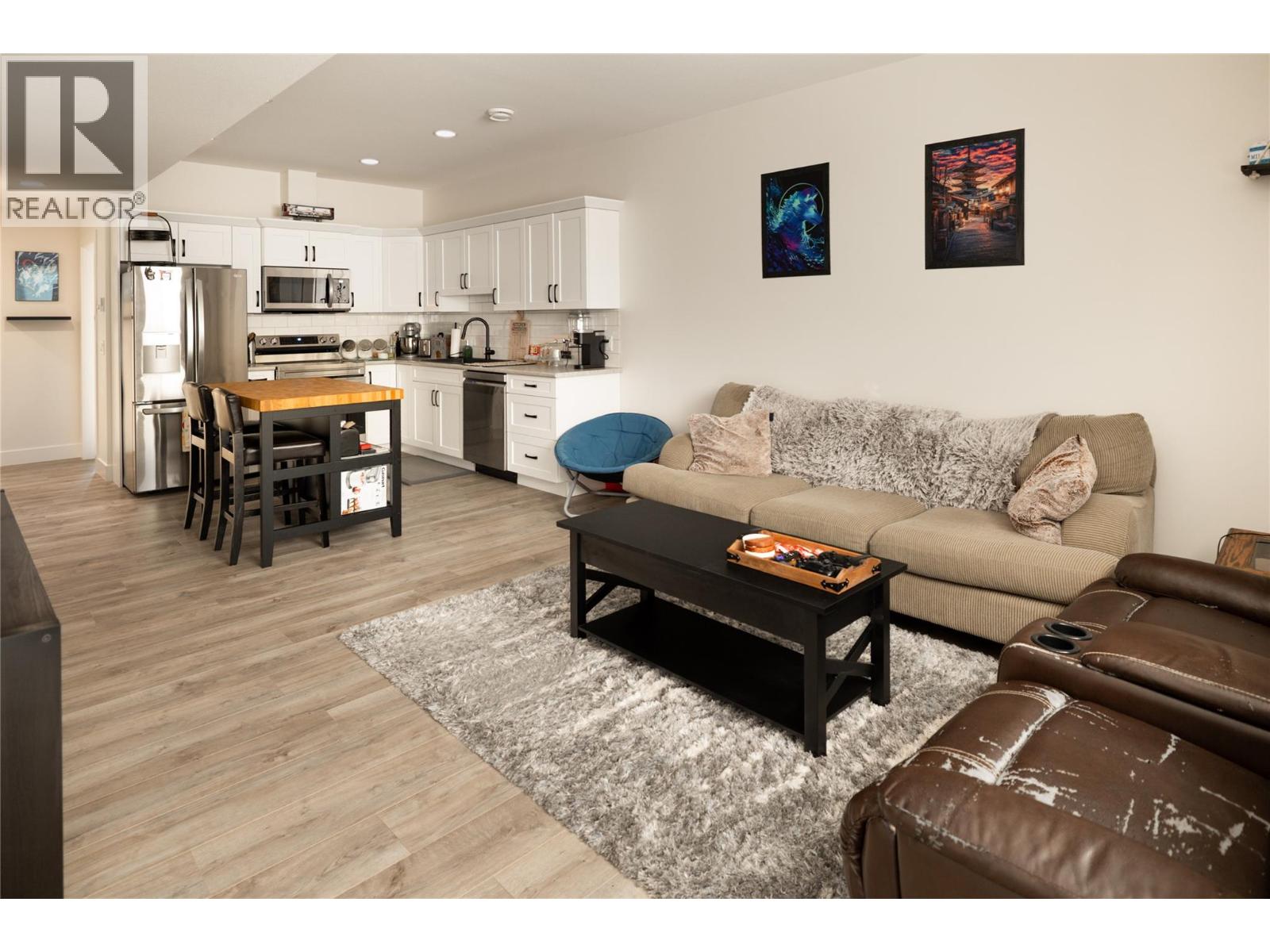 Picture for 2203 LAVETTA  Drive https://www.cirrealty.ca/reb/bc/4/10362474_22.jpg