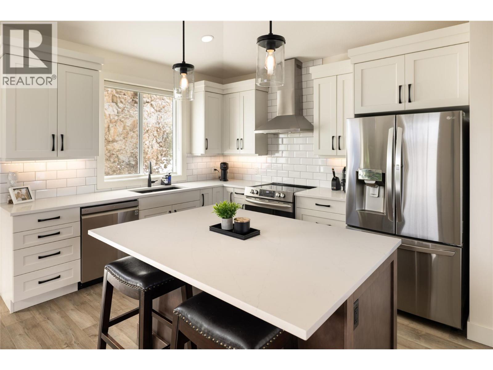Picture for 2203 LAVETTA  Drive https://www.cirrealty.ca/reb/bc/4/10362474_4.jpg