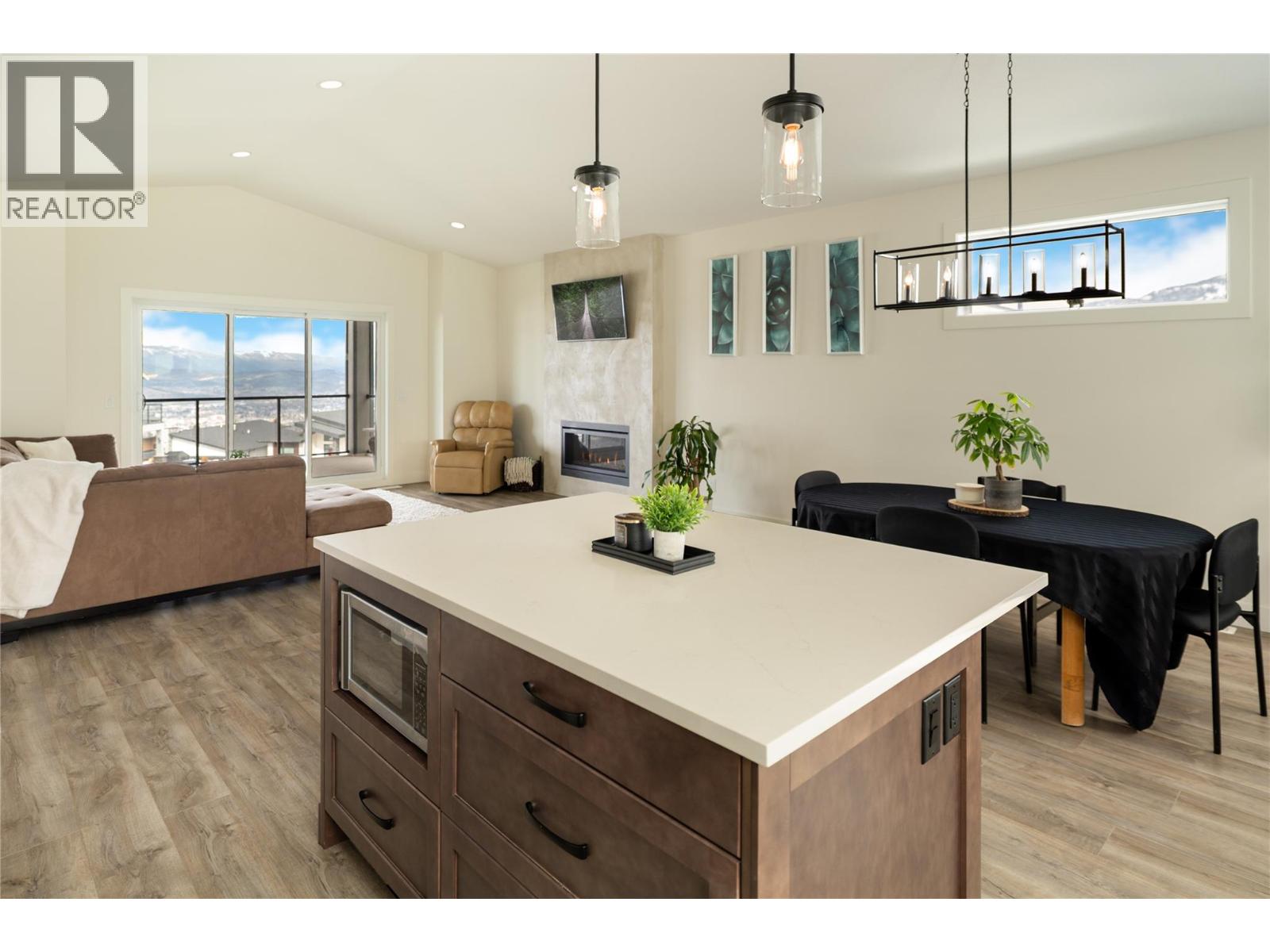 Picture for 2203 LAVETTA  Drive https://www.cirrealty.ca/reb/bc/4/10362474_6.jpg