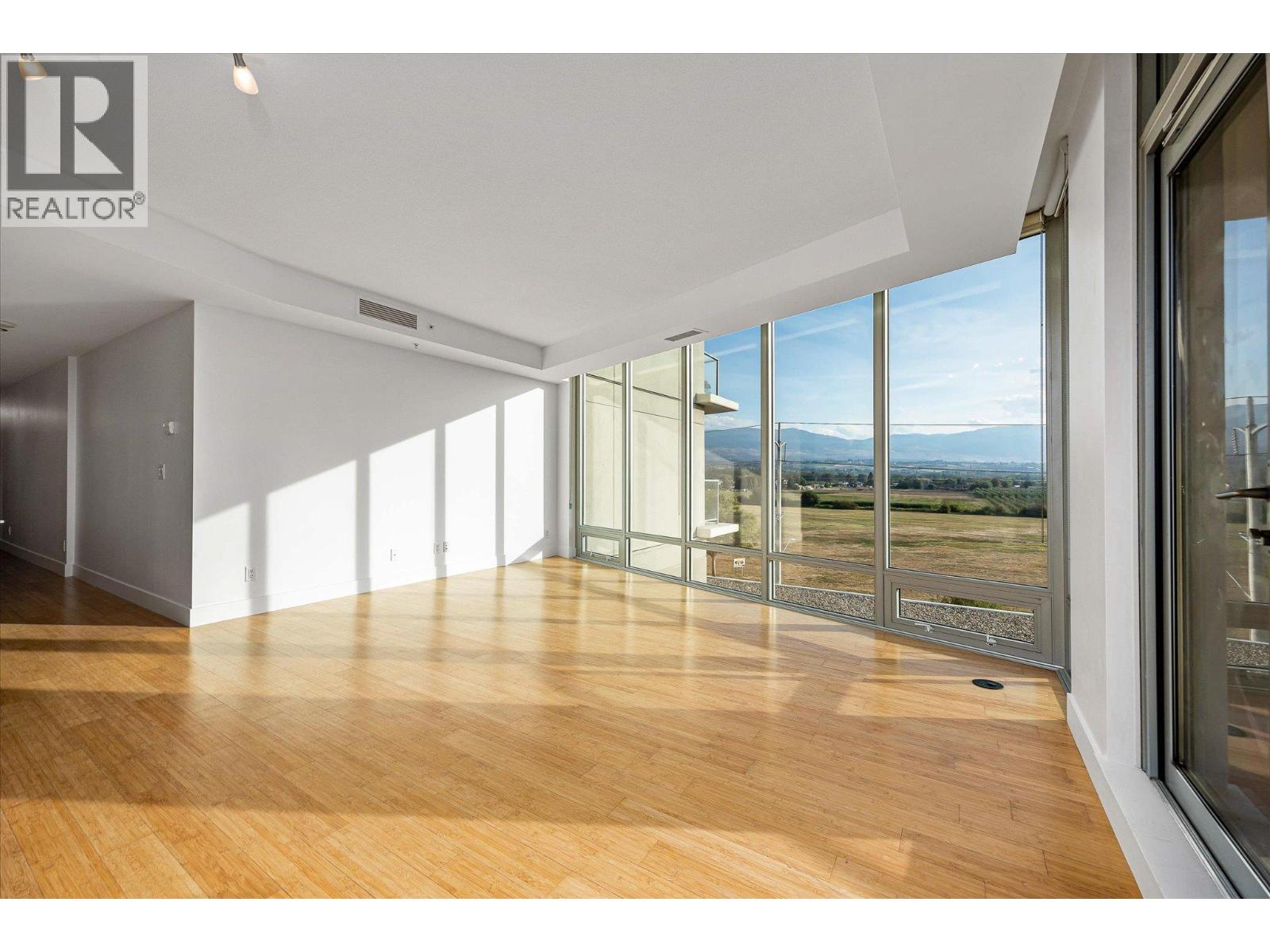 Picture for Unit #401, 2040 Springfield  Road https://www.cirrealty.ca/reb/bc/4/10363124_12.jpg