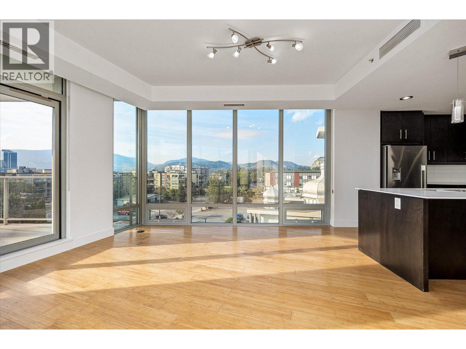 Picture for Unit #401, 2040 Springfield  Road https://www.cirrealty.ca/reb/bc/4/10363124_7.jpg