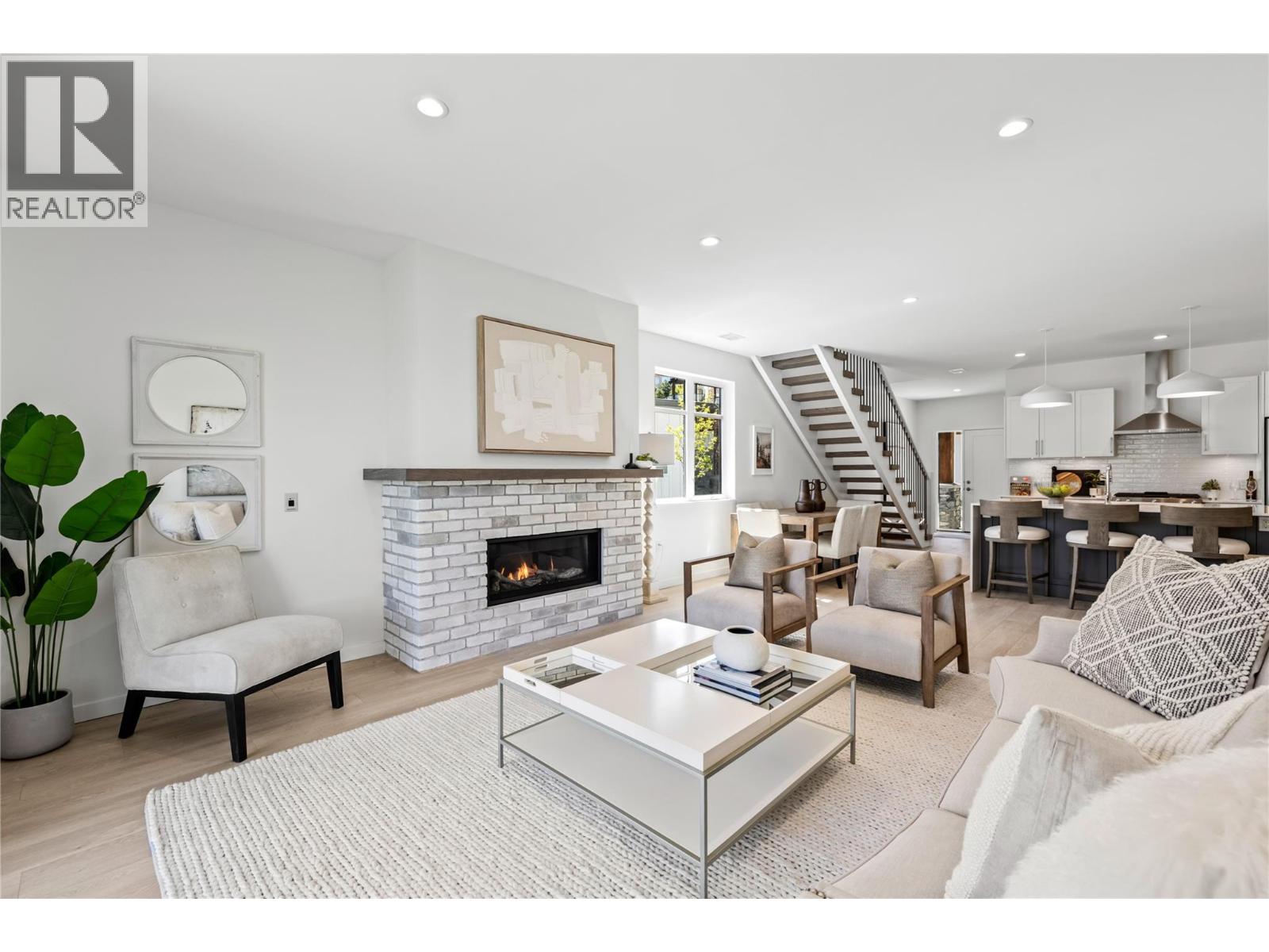 Picture for Unit #9, 1979 Country Club  Drive https://www.cirrealty.ca/reb/bc/4/10363334_13.jpg