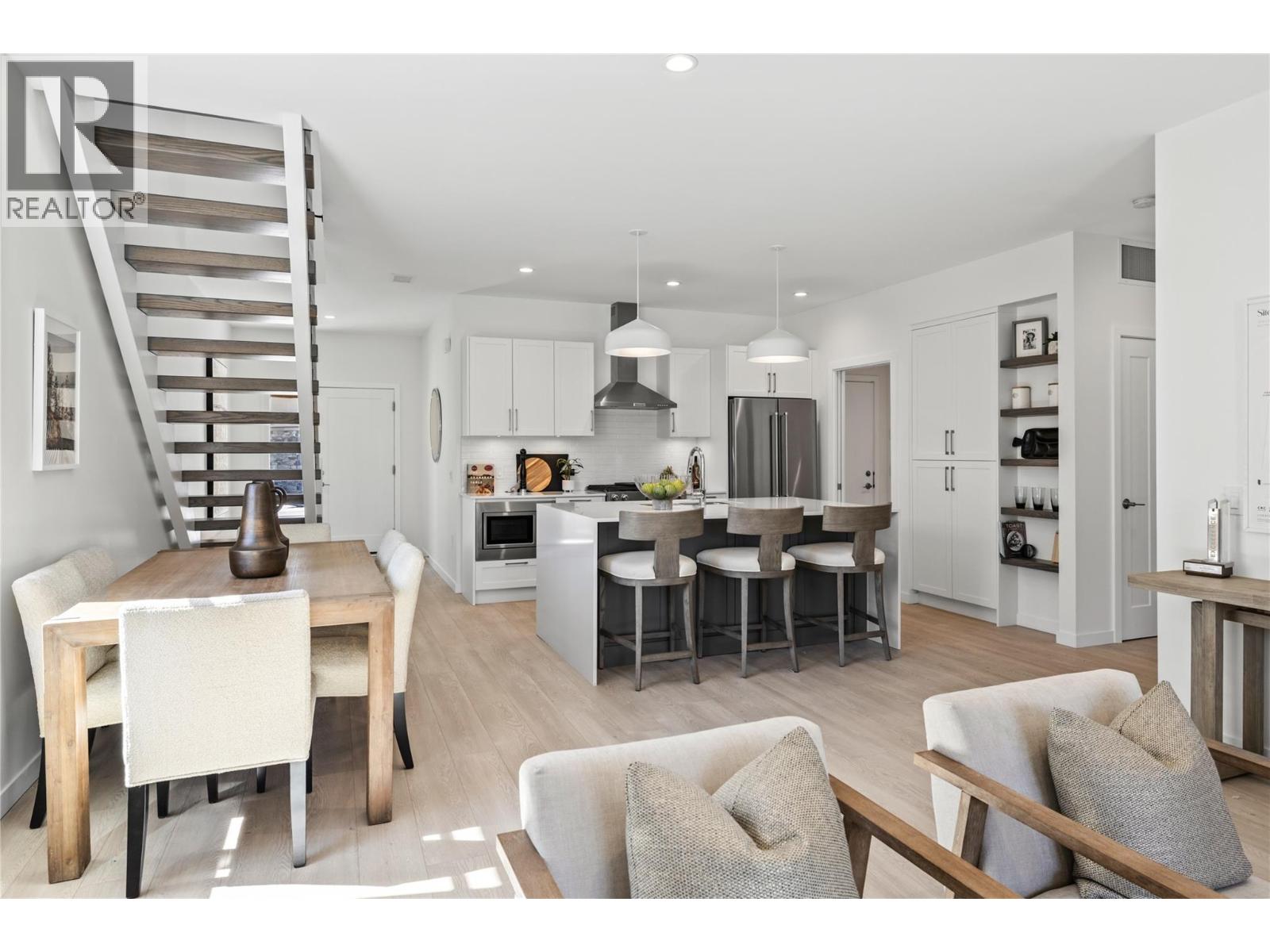 Picture for Unit #9, 1979 Country Club  Drive https://www.cirrealty.ca/reb/bc/4/10363334_14.jpg