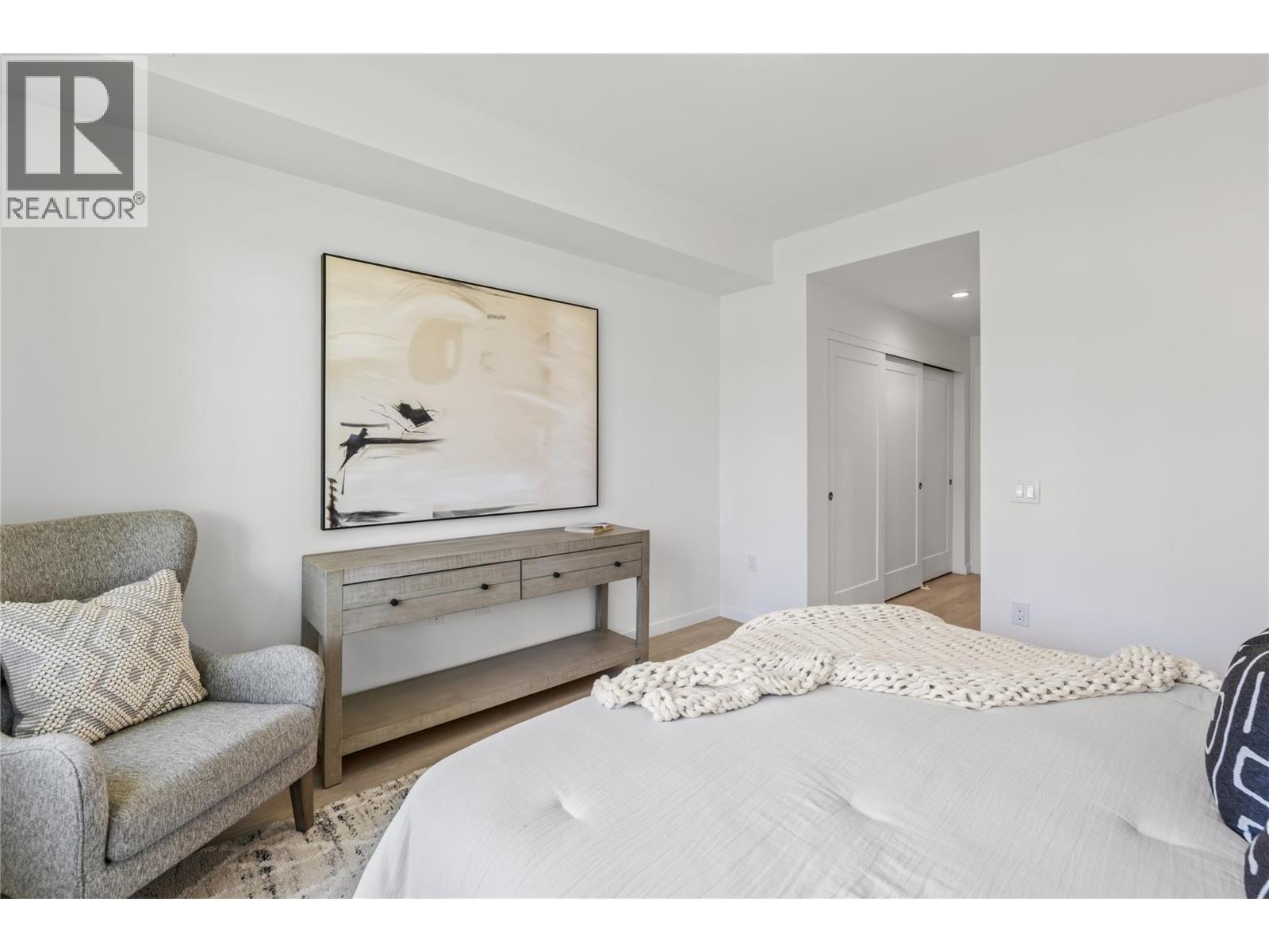 Picture for Unit #9, 1979 Country Club  Drive https://www.cirrealty.ca/reb/bc/4/10363334_19.jpg