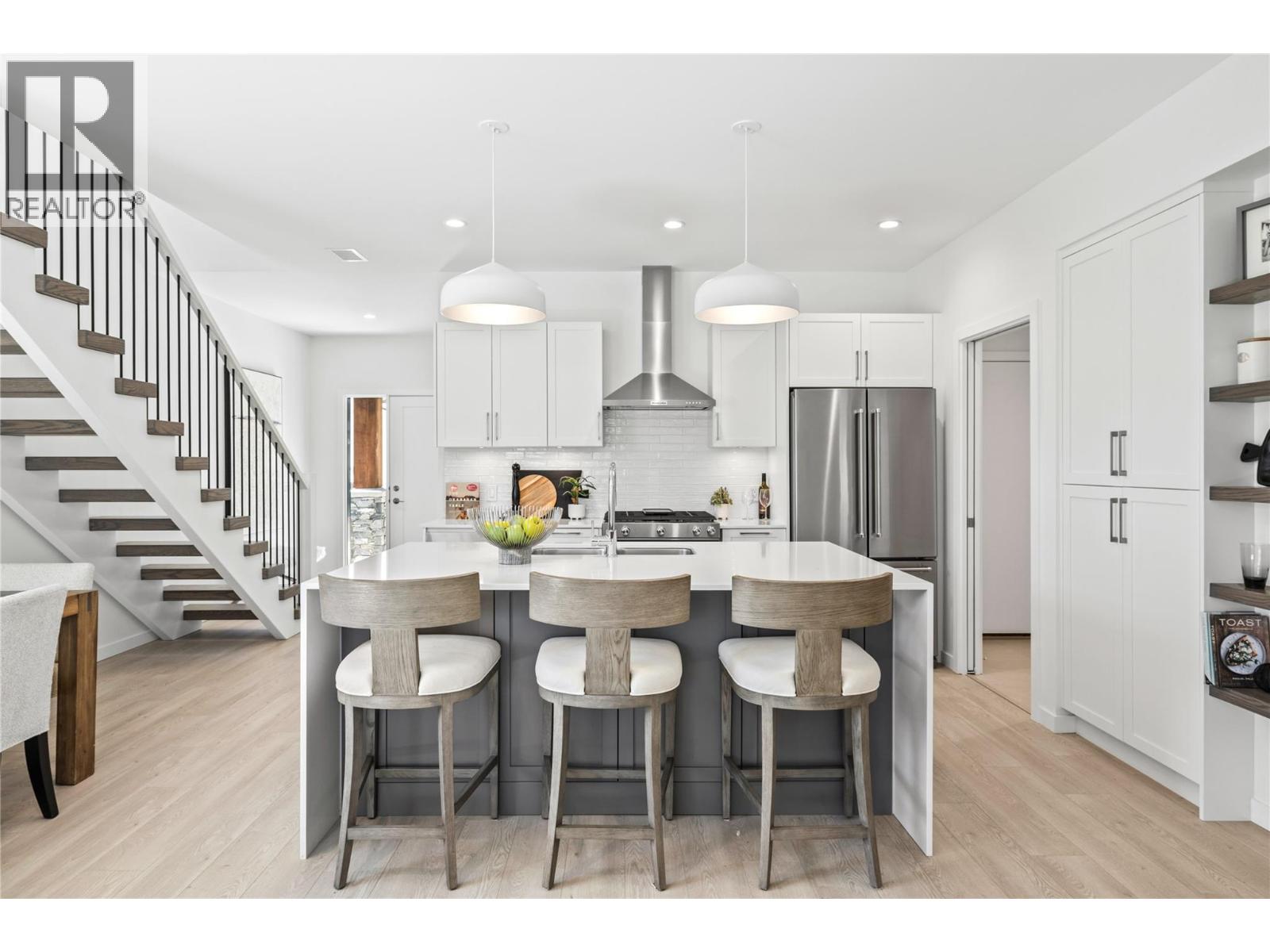 Picture for Unit #9, 1979 Country Club  Drive https://www.cirrealty.ca/reb/bc/4/10363334_7.jpg