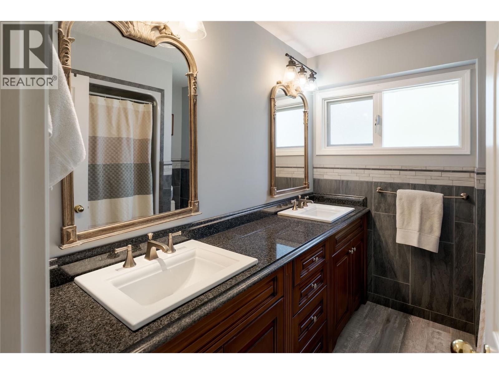 Picture for 4692 GORDON  Drive https://www.cirrealty.ca/reb/bc/4/10363454_15.jpg