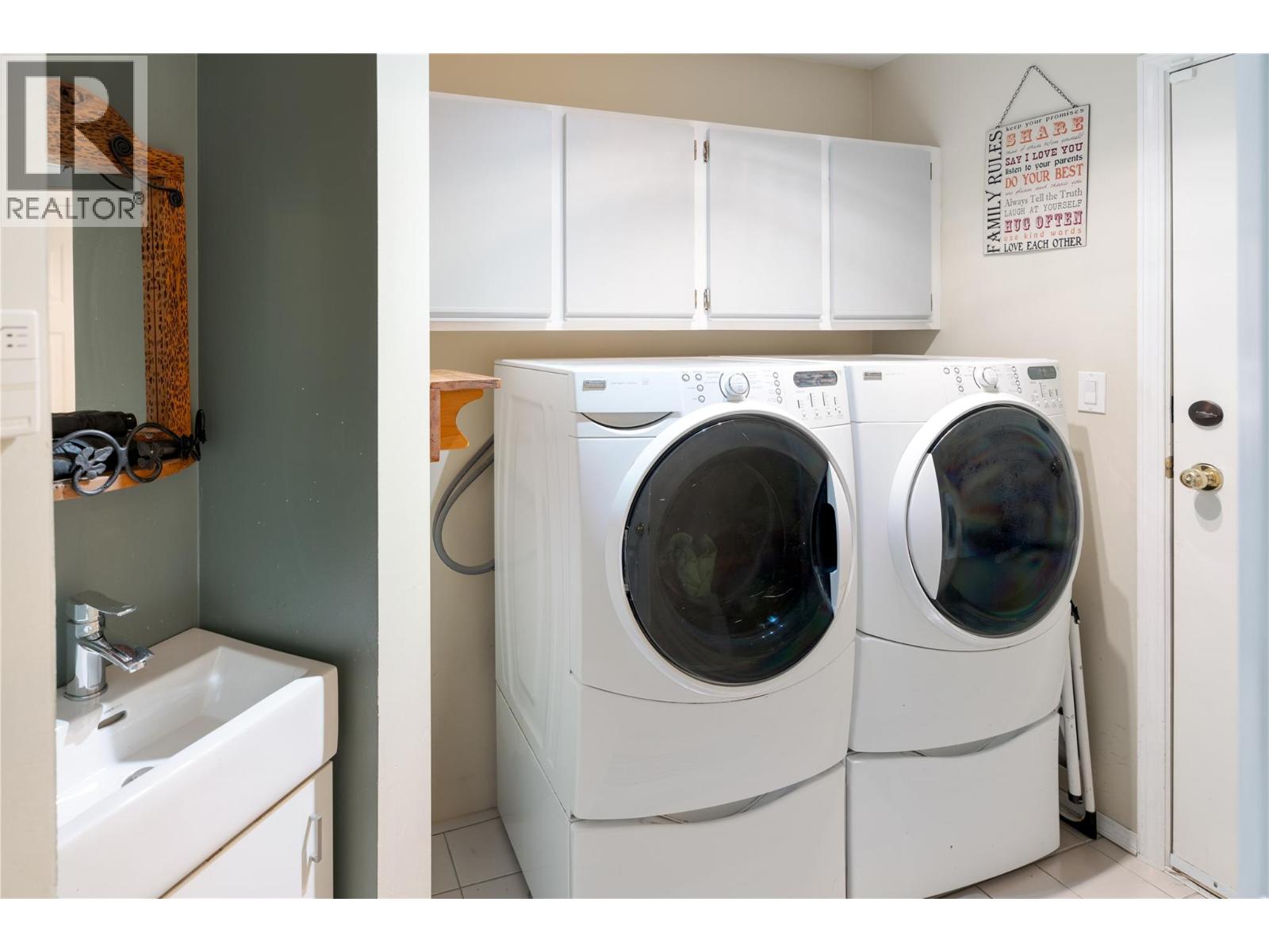 Picture for 4692 GORDON  Drive https://www.cirrealty.ca/reb/bc/4/10363454_19.jpg