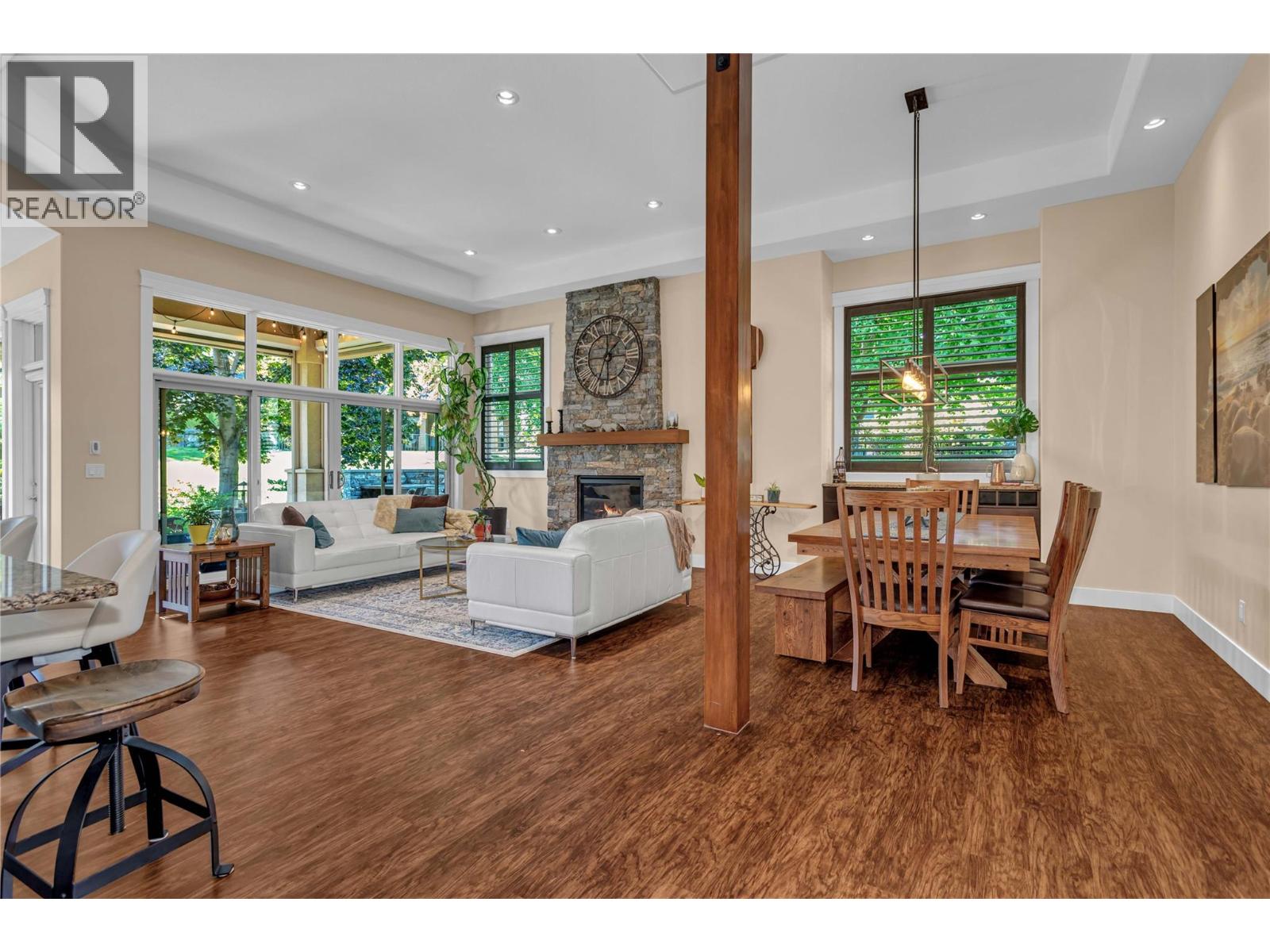 Picture for 4157 Gallaghers Parkland  Drive https://www.cirrealty.ca/reb/bc/4/10363544_11.jpg