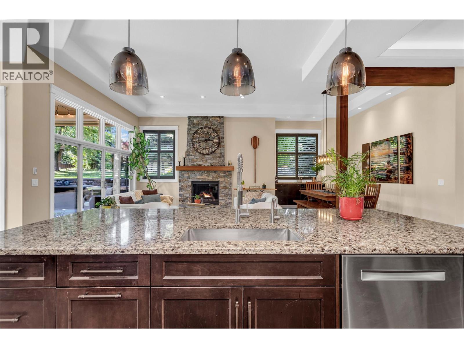 Picture for 4157 Gallaghers Parkland  Drive https://www.cirrealty.ca/reb/bc/4/10363544_13.jpg