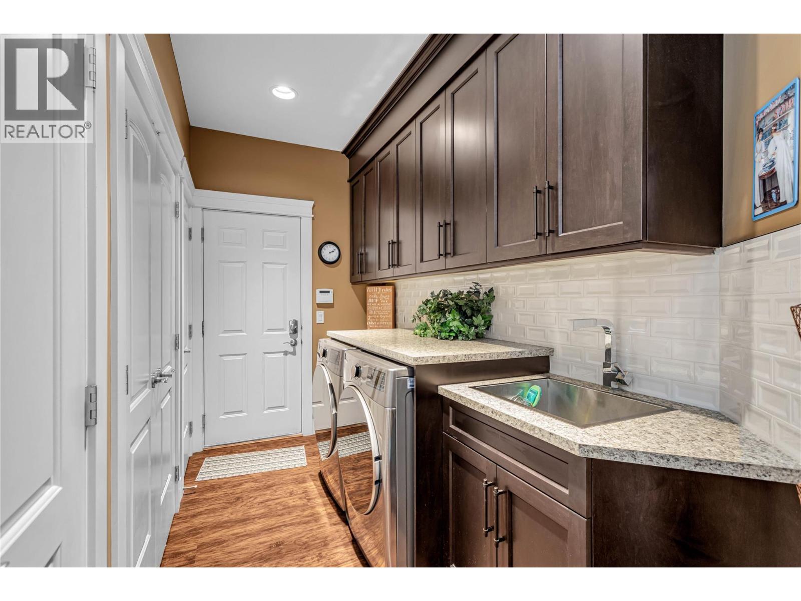 Picture for 4157 Gallaghers Parkland  Drive https://www.cirrealty.ca/reb/bc/4/10363544_24.jpg