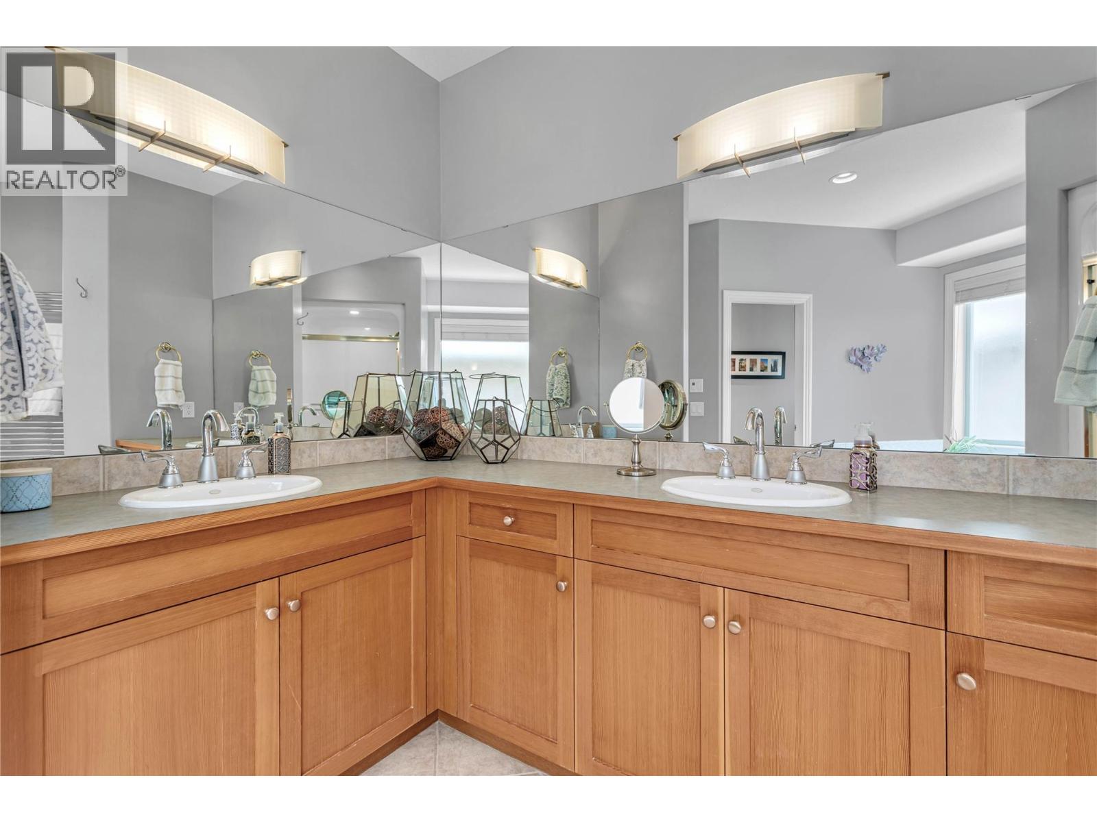 Picture for 4157 Gallaghers Parkland  Drive https://www.cirrealty.ca/reb/bc/4/10363544_28.jpg