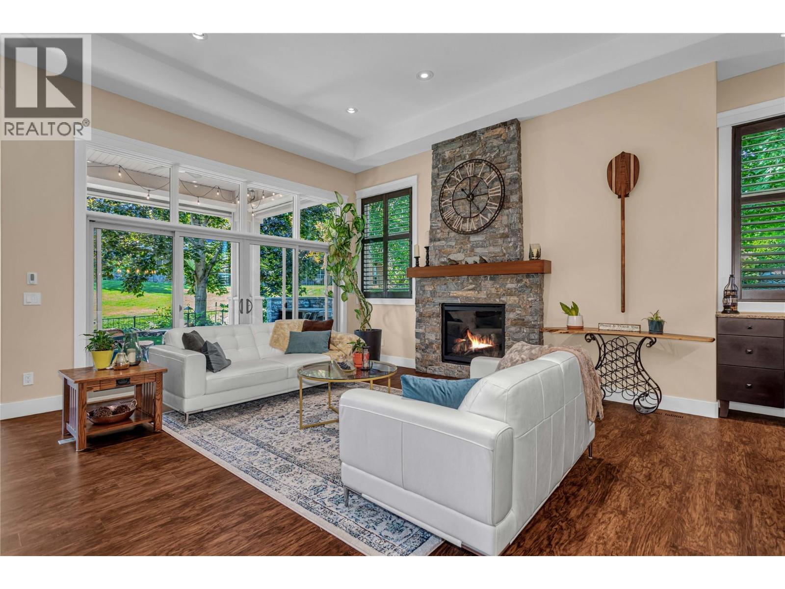 Picture for 4157 Gallaghers Parkland  Drive https://www.cirrealty.ca/reb/bc/4/10363544_8.jpg