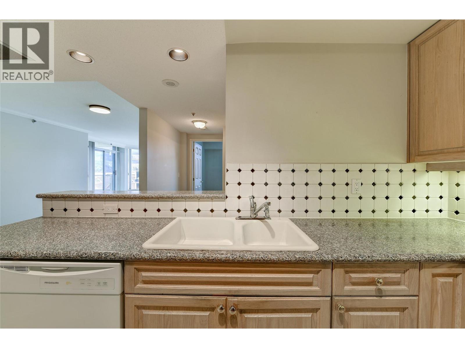 Picture for Unit #606, 1152 Sunset  Drive https://www.cirrealty.ca/reb/bc/4/10363574_8.jpg