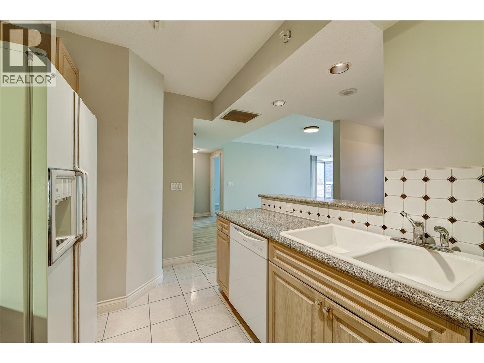 Picture for Unit #606, 1152 Sunset  Drive https://www.cirrealty.ca/reb/bc/4/10363574_9.jpg