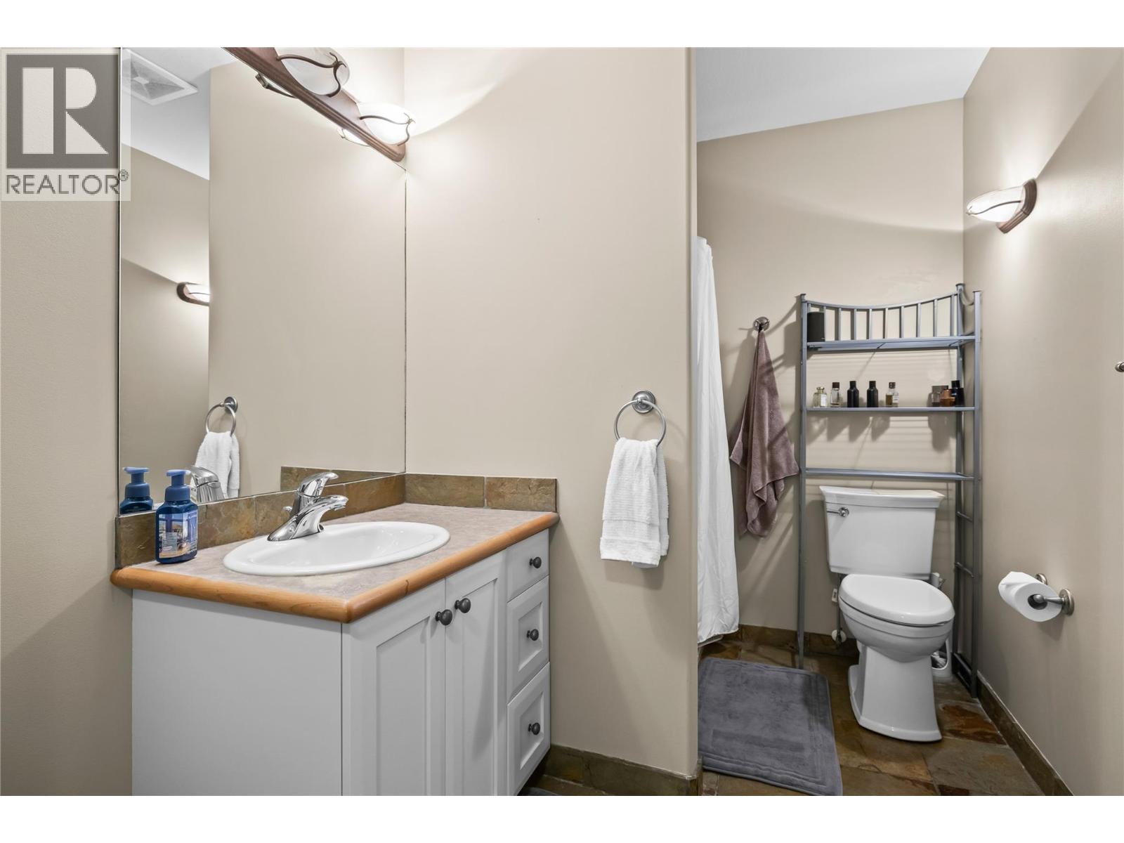 Picture for 1778 Vineyard  Drive https://www.cirrealty.ca/reb/bc/4/10363844_14.jpg