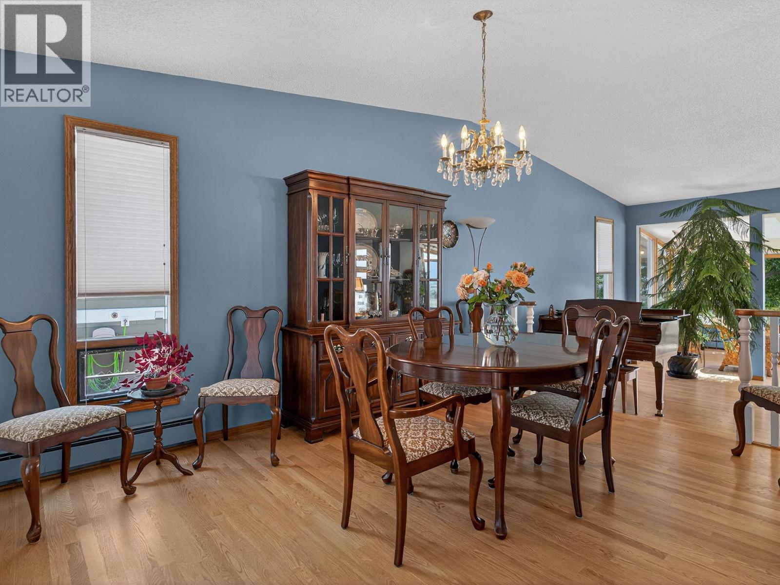 Picture for 832 Montigny  Road https://www.cirrealty.ca/reb/bc/4/10364154_12.jpg