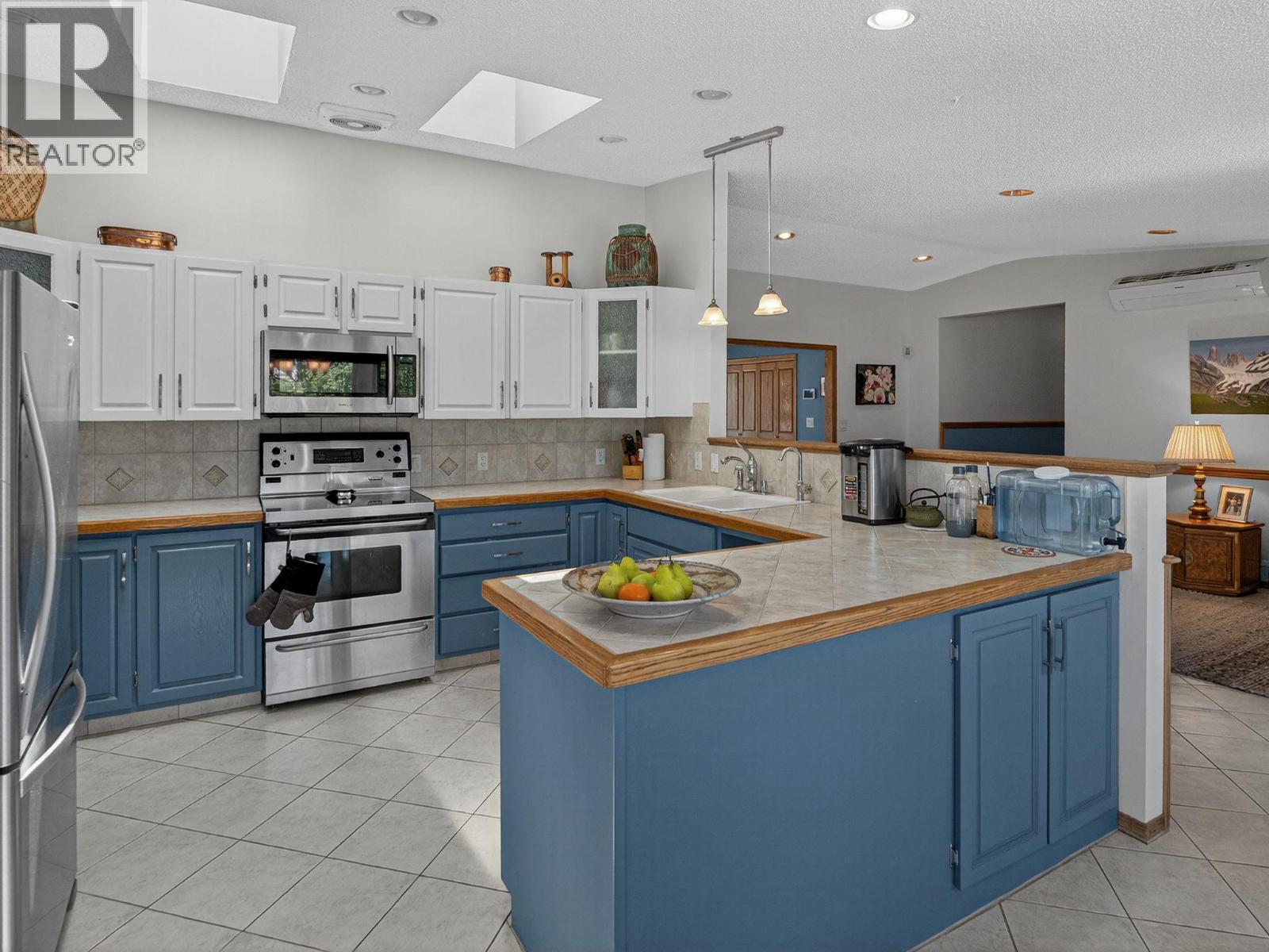 Picture for 832 Montigny  Road https://www.cirrealty.ca/reb/bc/4/10364154_13.jpg