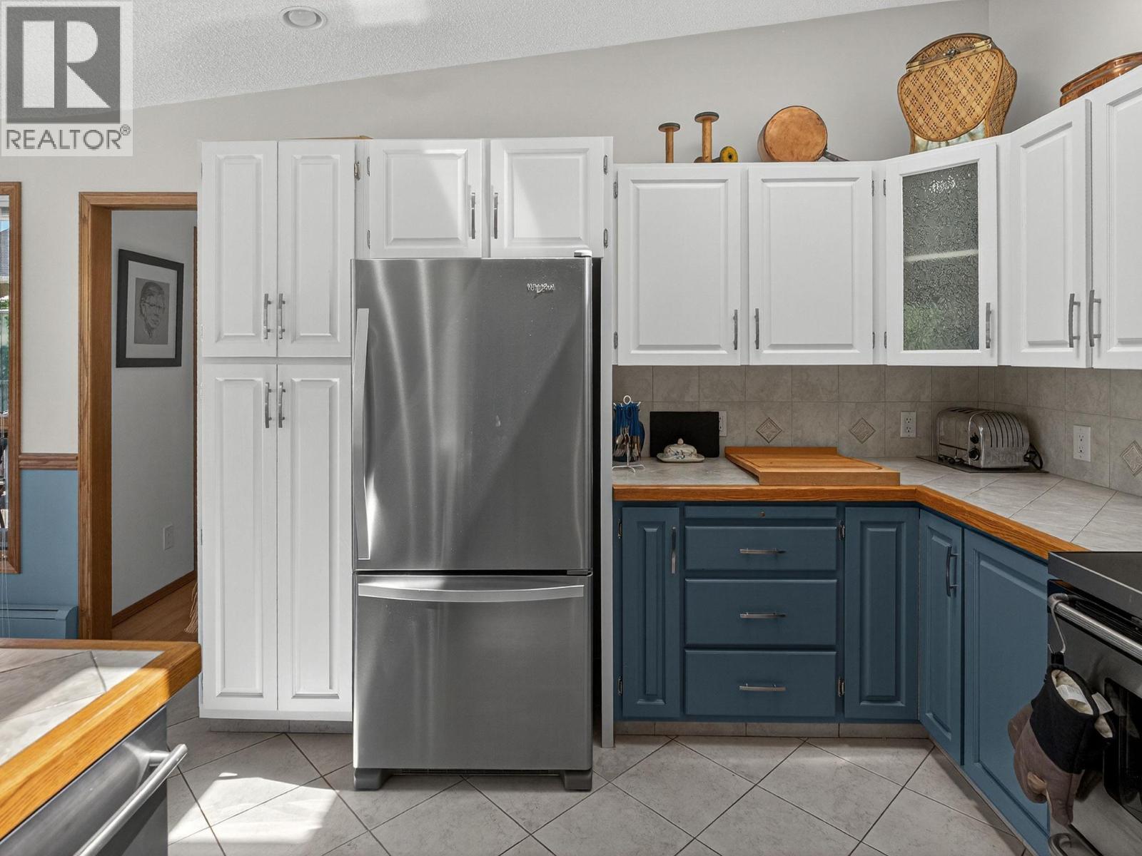 Picture for 832 Montigny  Road https://www.cirrealty.ca/reb/bc/4/10364154_14.jpg