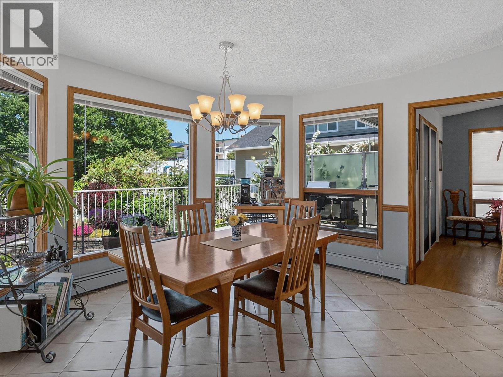 Picture for 832 Montigny  Road https://www.cirrealty.ca/reb/bc/4/10364154_15.jpg