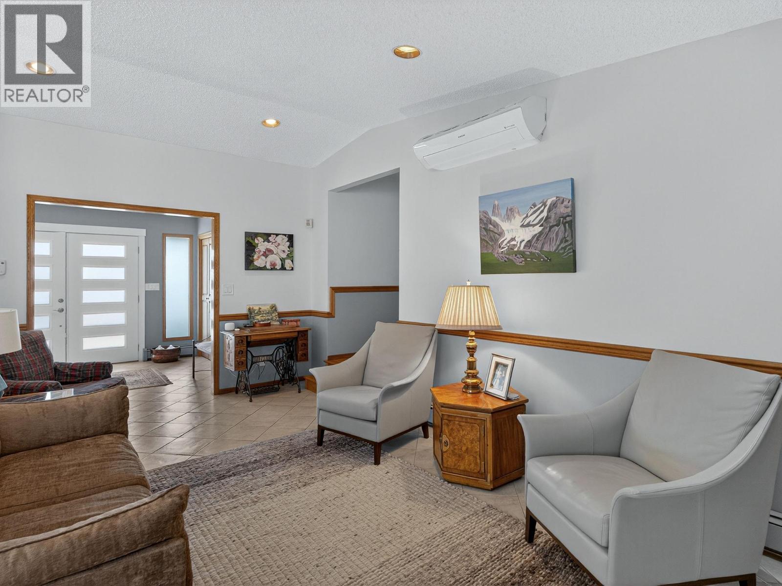 Picture for 832 Montigny  Road https://www.cirrealty.ca/reb/bc/4/10364154_17.jpg