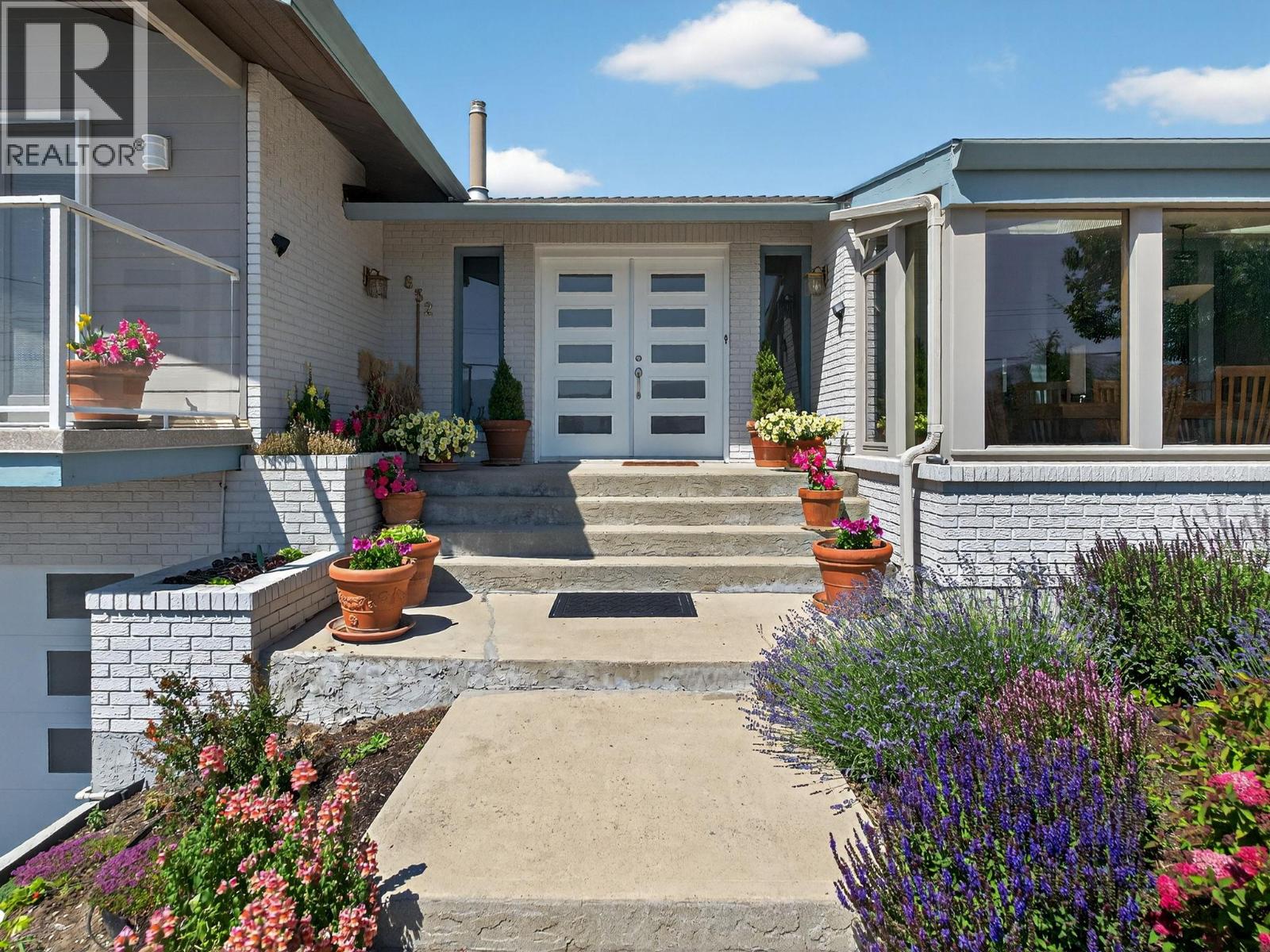Picture for 832 Montigny  Road https://www.cirrealty.ca/reb/bc/4/10364154_2.jpg