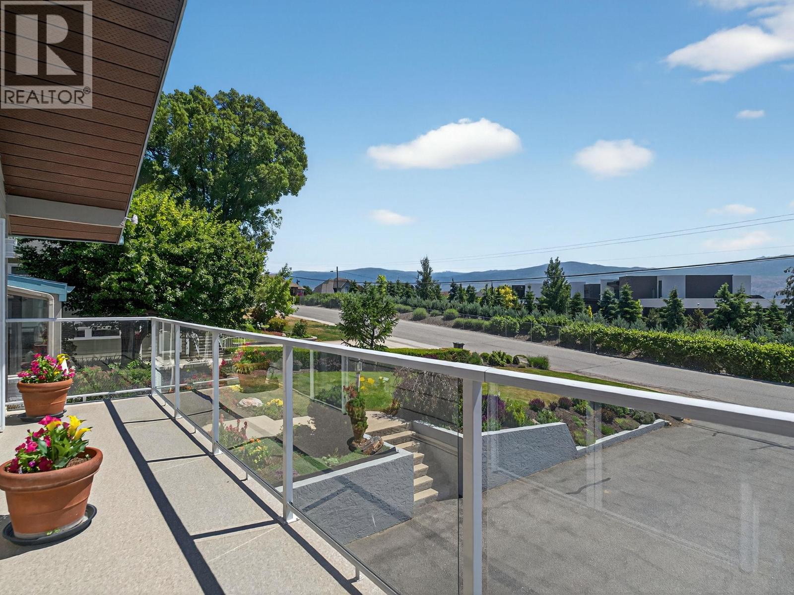 Picture for 832 Montigny  Road https://www.cirrealty.ca/reb/bc/4/10364154_3.jpg