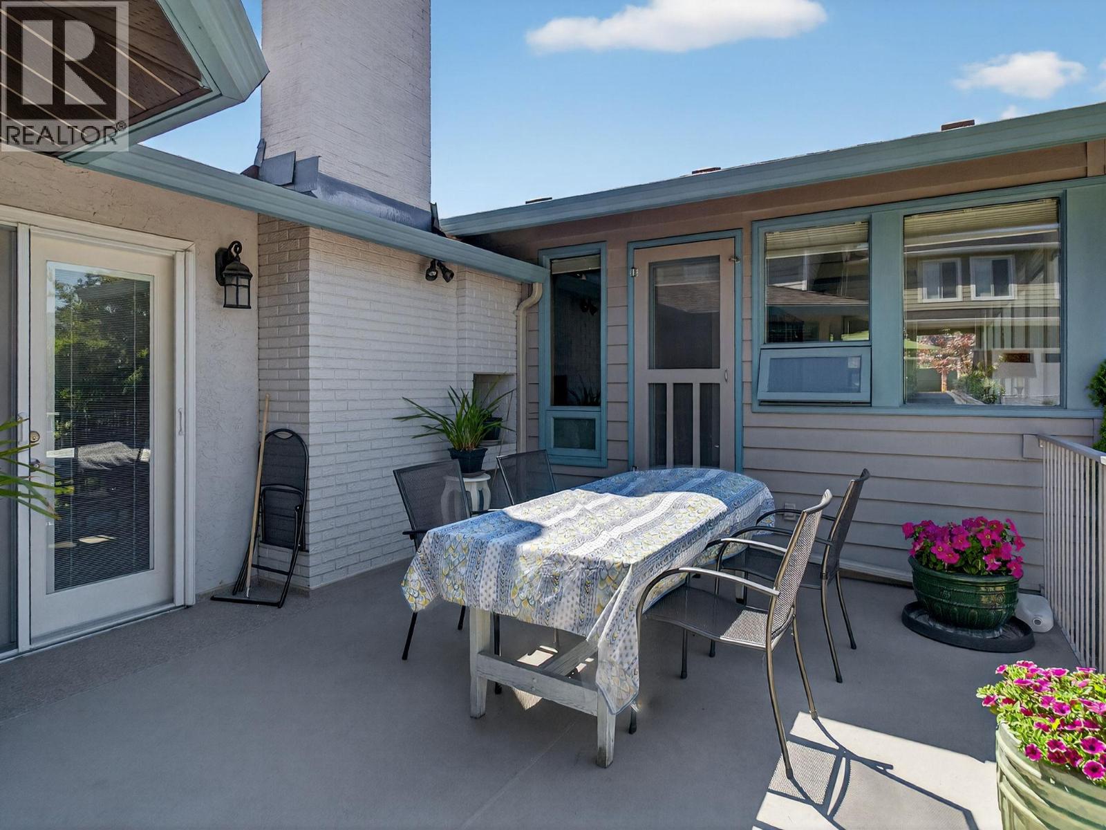 Picture for 832 Montigny  Road https://www.cirrealty.ca/reb/bc/4/10364154_30.jpg