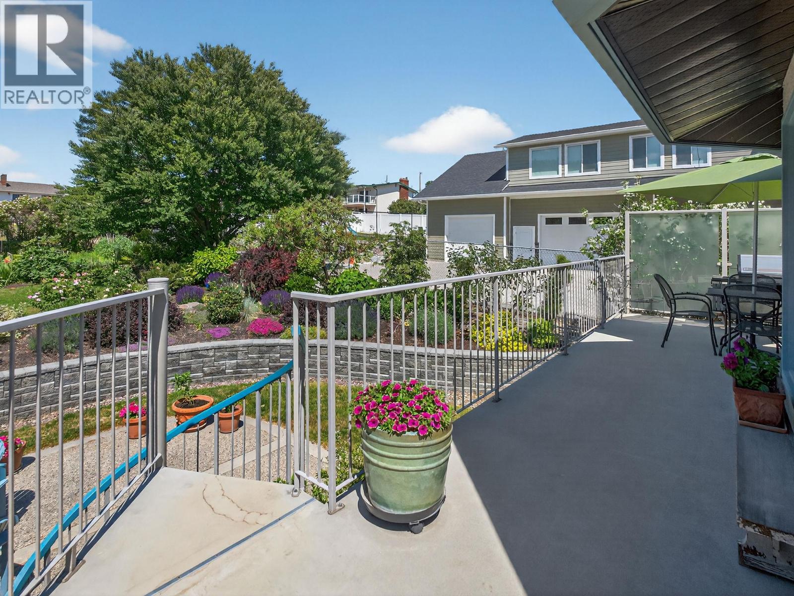 Picture for 832 Montigny  Road https://www.cirrealty.ca/reb/bc/4/10364154_32.jpg