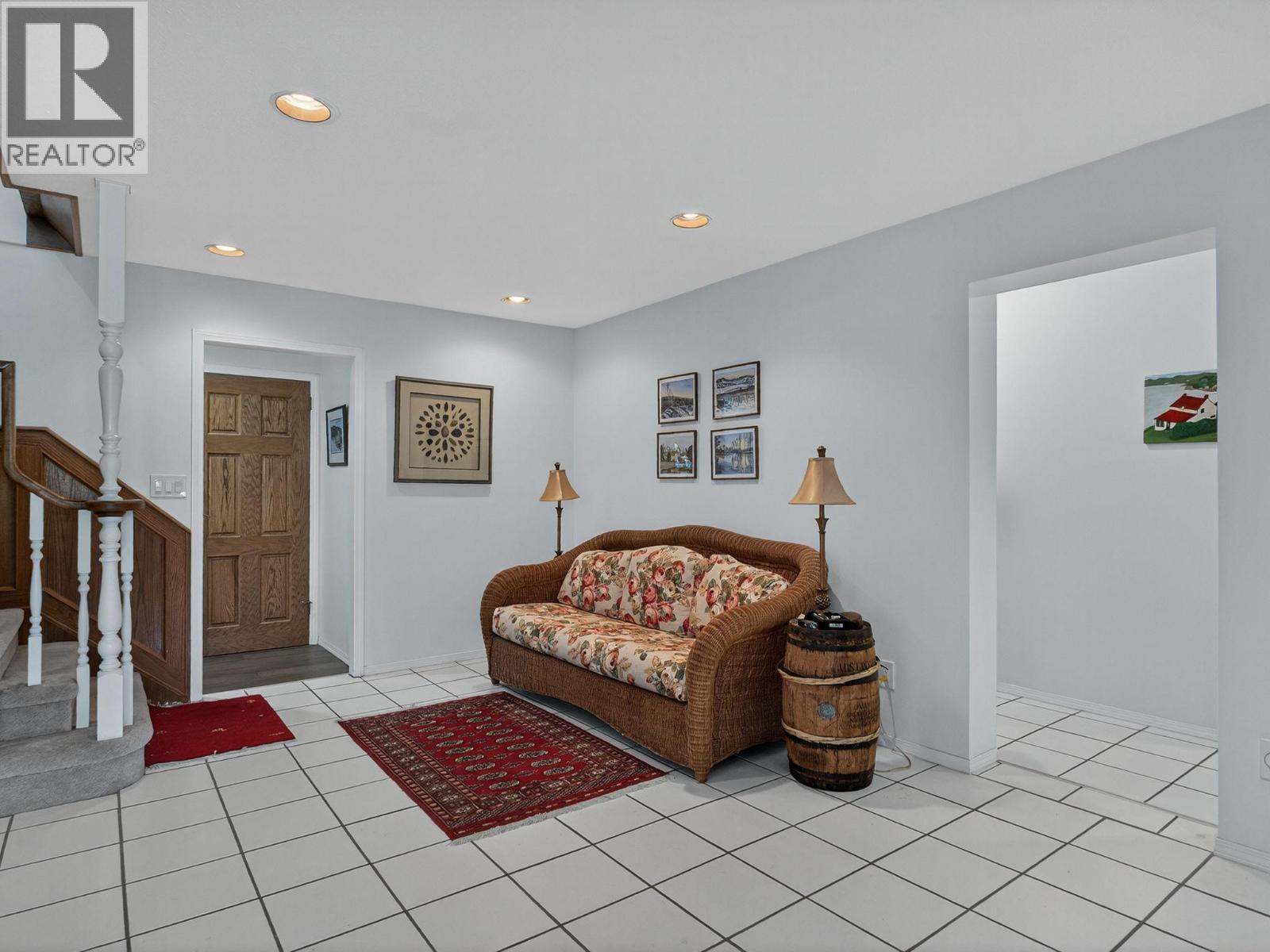 Picture for 832 Montigny  Road https://www.cirrealty.ca/reb/bc/4/10364154_35.jpg