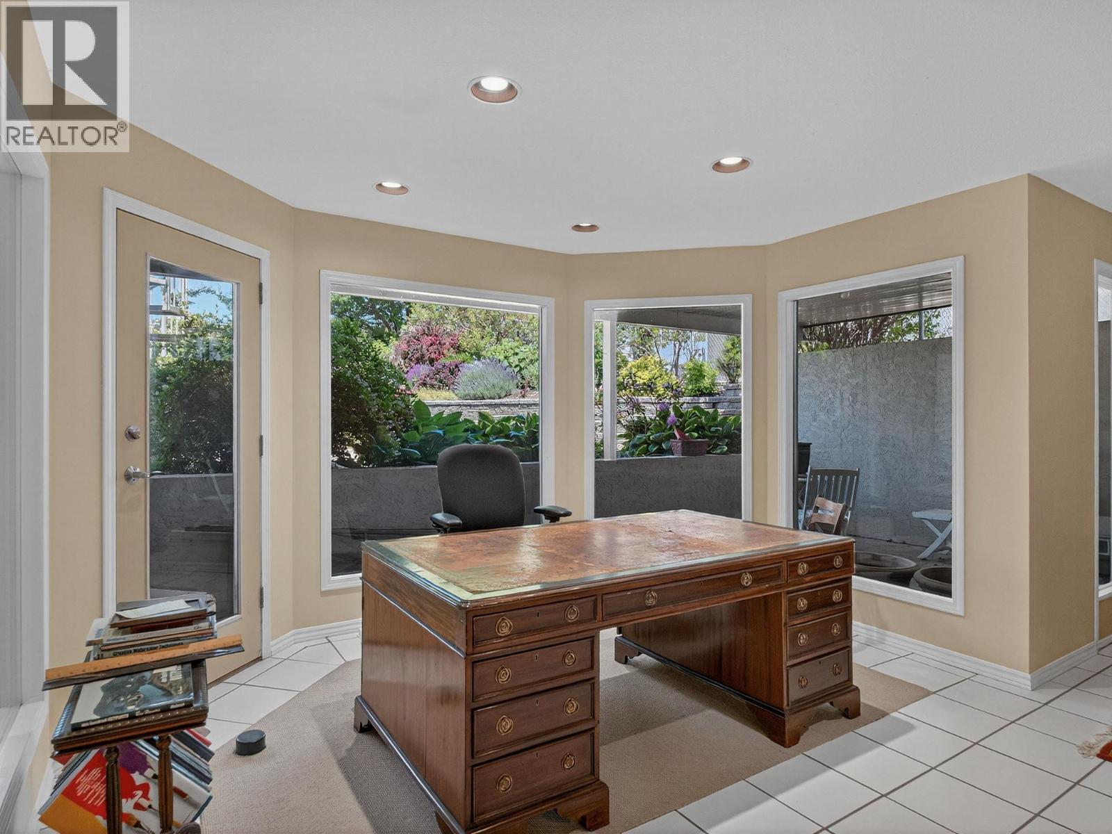 Picture for 832 Montigny  Road https://www.cirrealty.ca/reb/bc/4/10364154_38.jpg